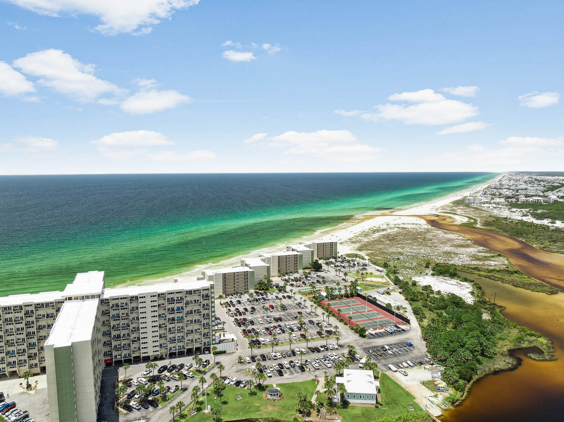 Pinnacle Port Condominium