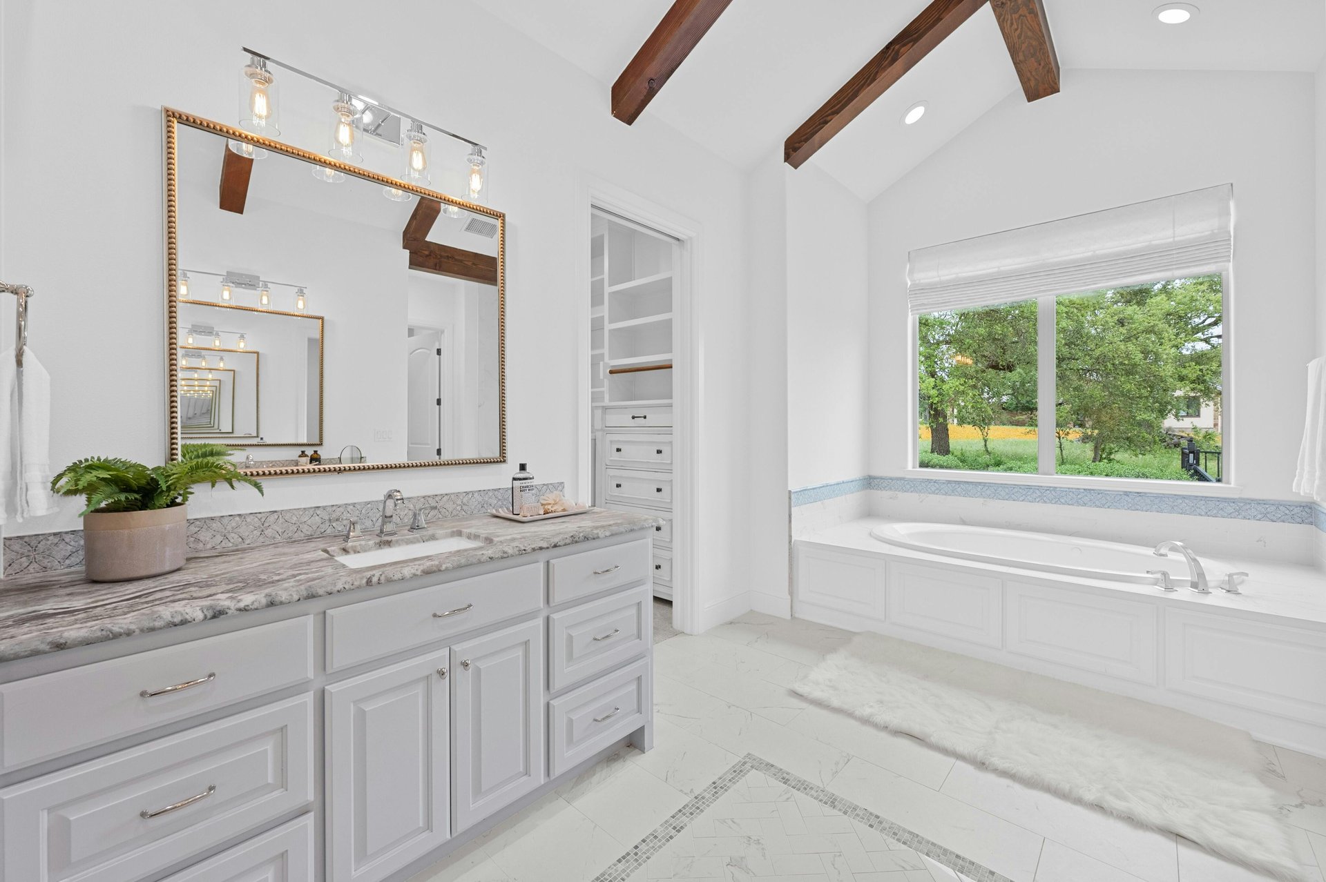 8024 Carlton Ridge
