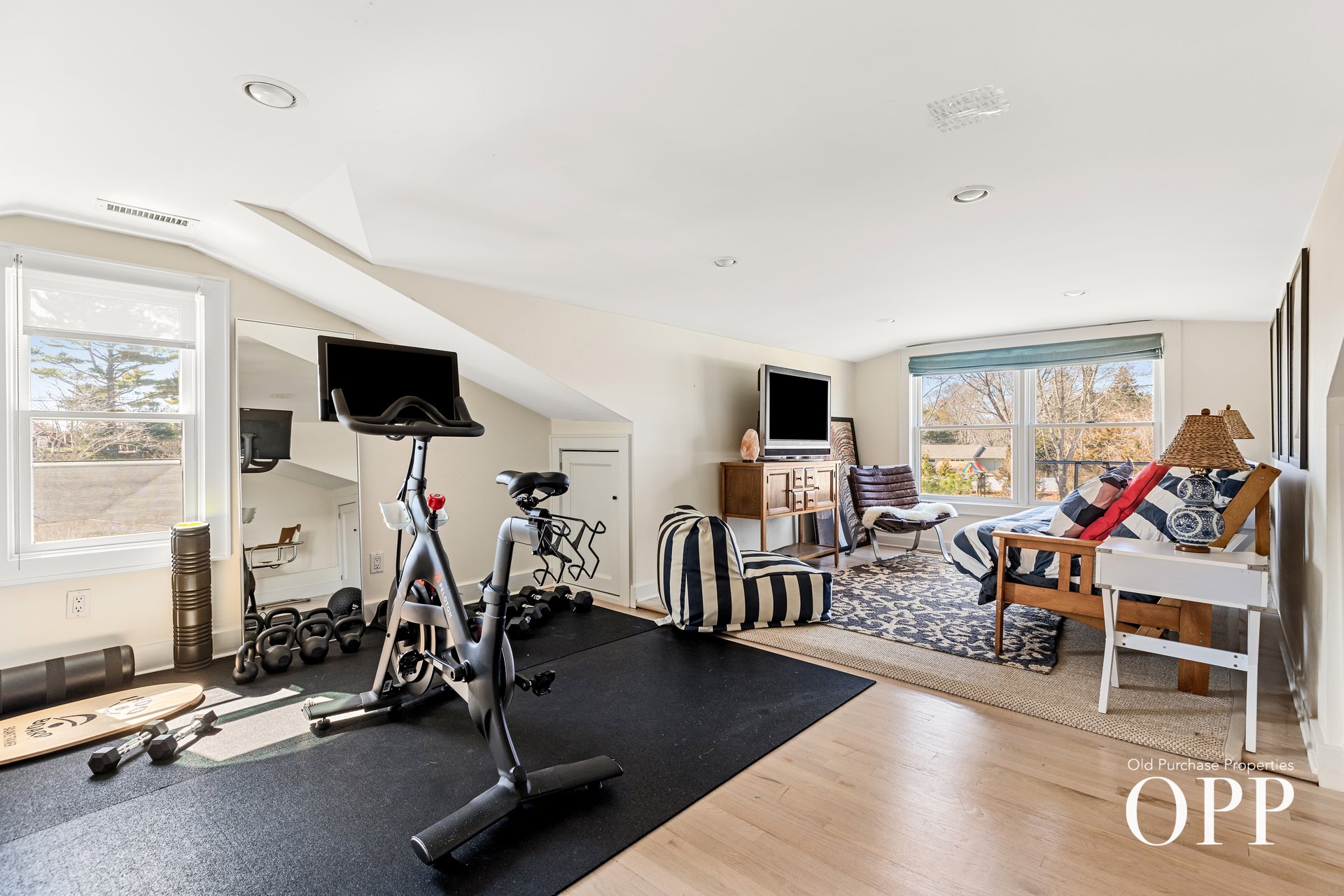 A Turnkey Mid-Century, Effortlessly Located in Bellport Village