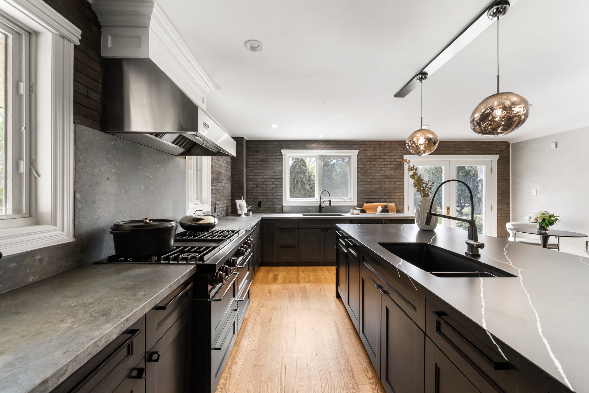 2154 Oneida Cres