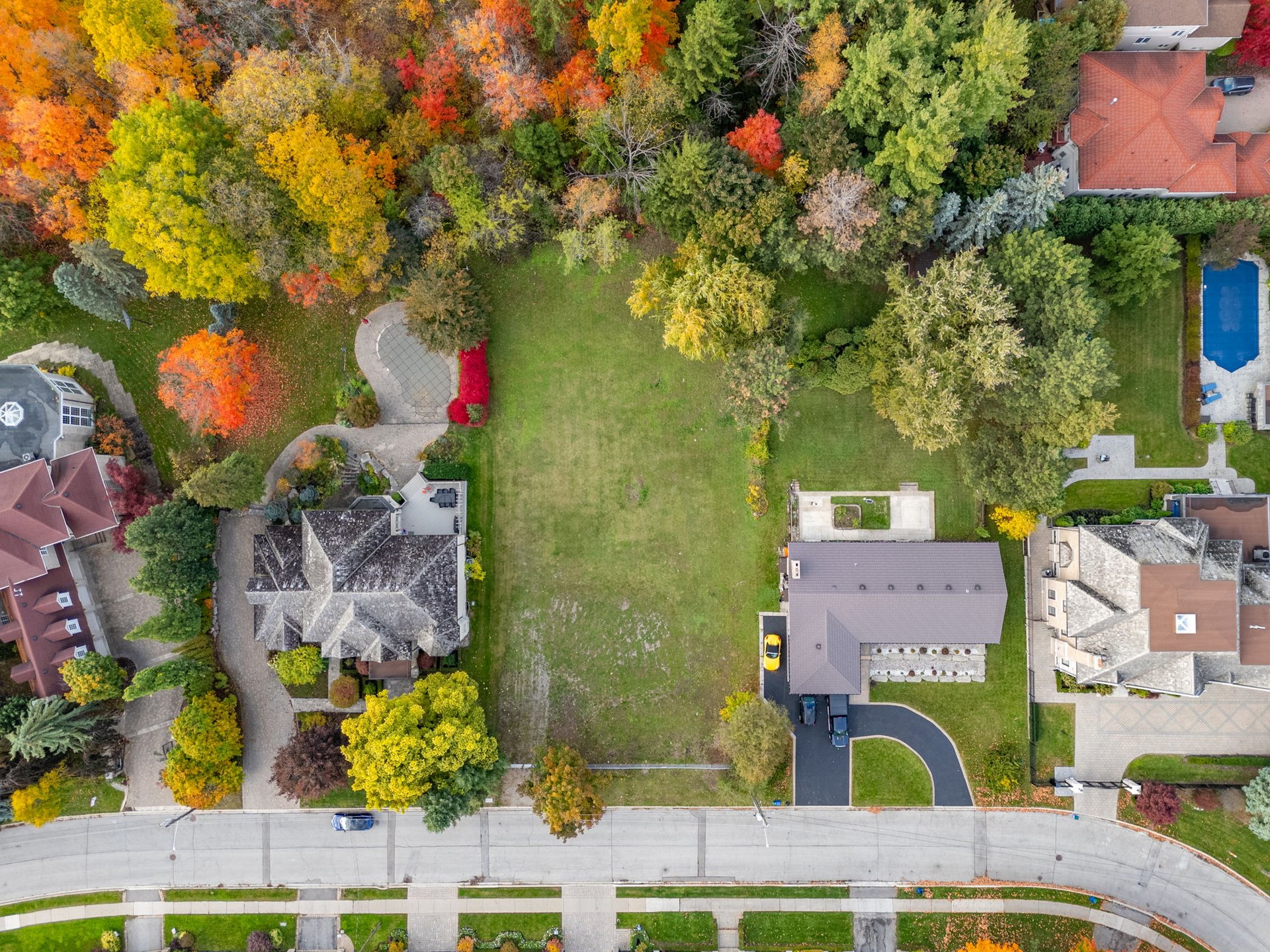 Outstanding Ravine Build Opportunity