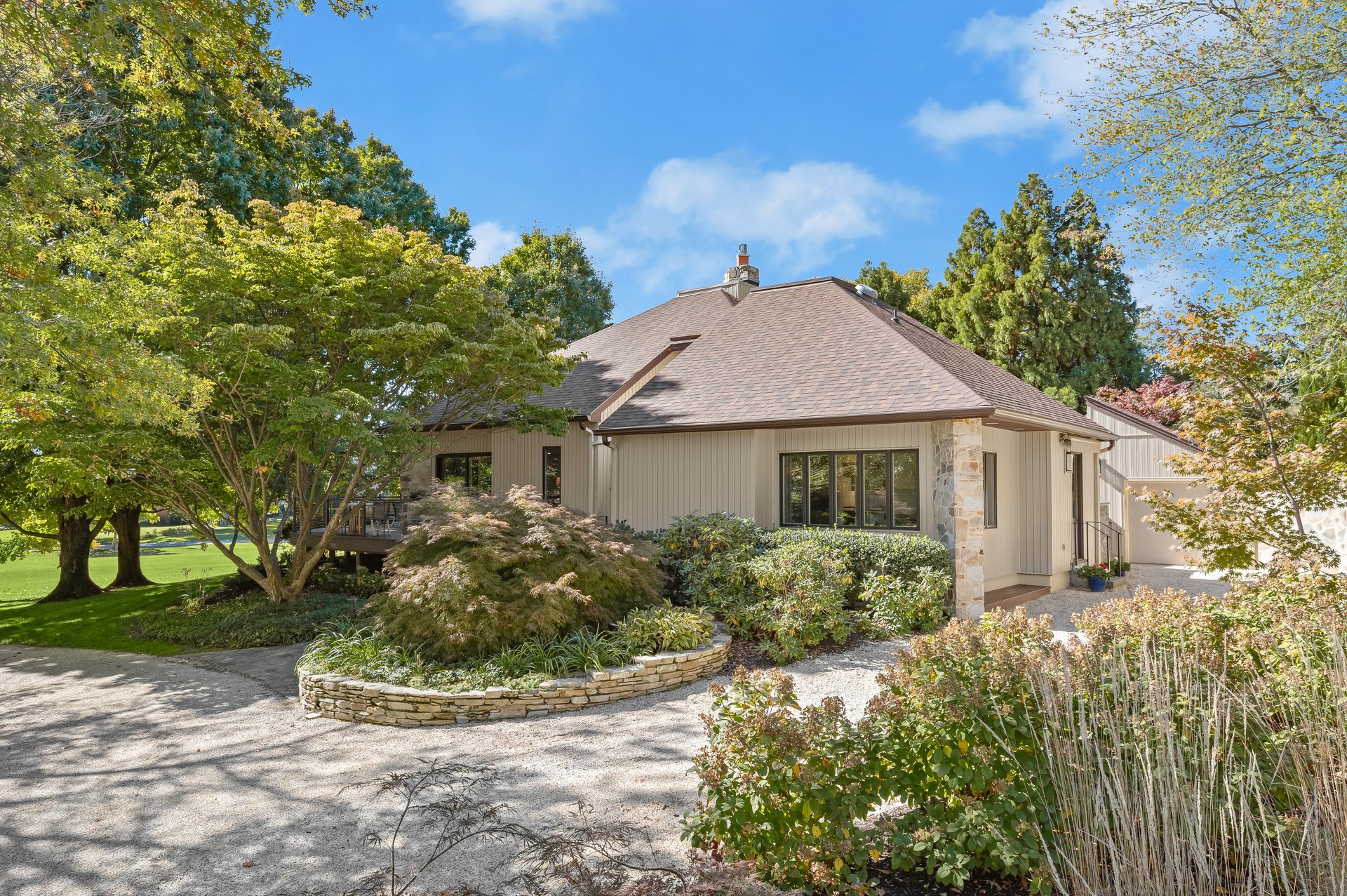 668 Broadwater Way