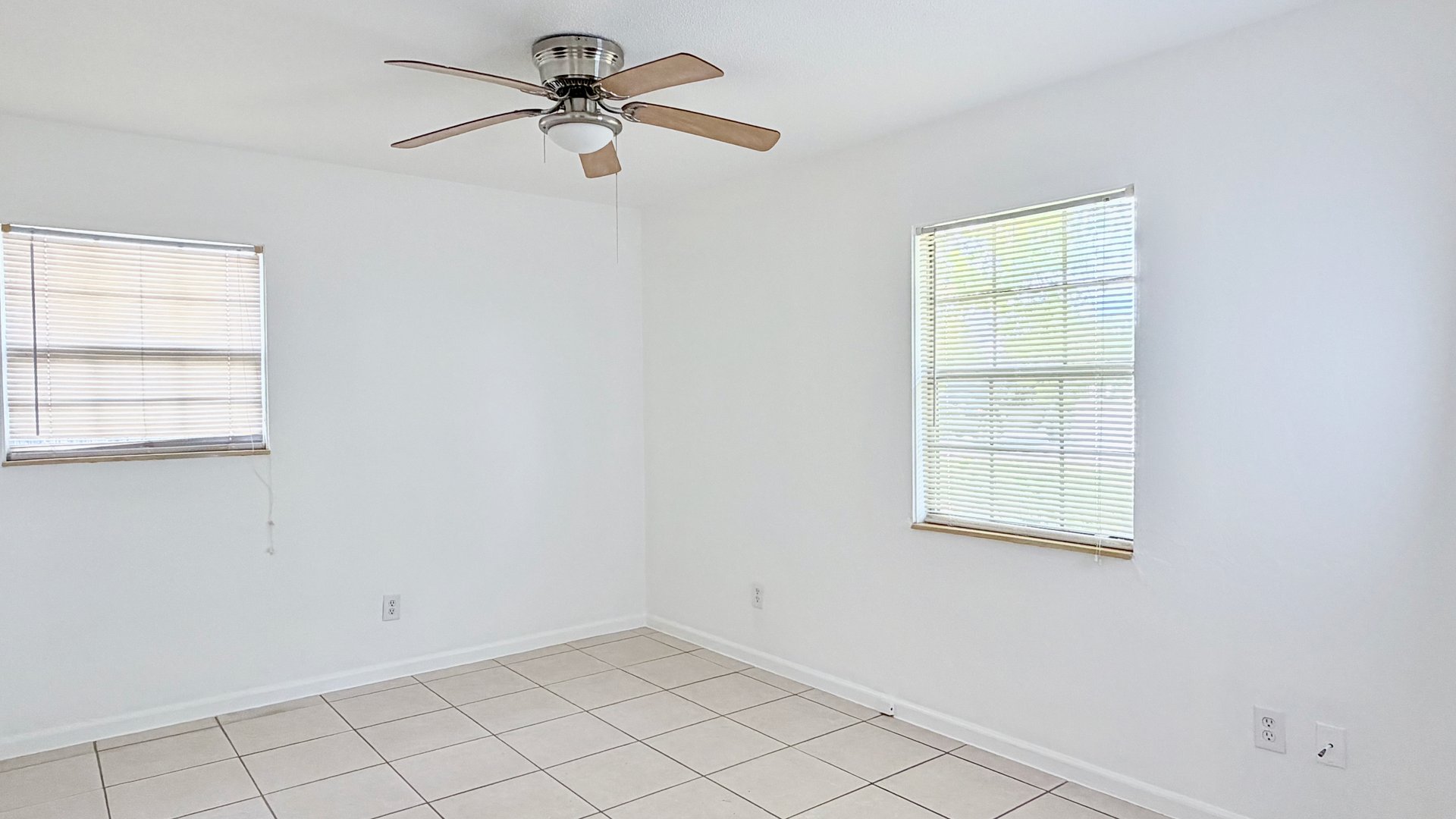Casselberry Three-Bedroom, Two-Bathroom Duplex Unit with Private Yard