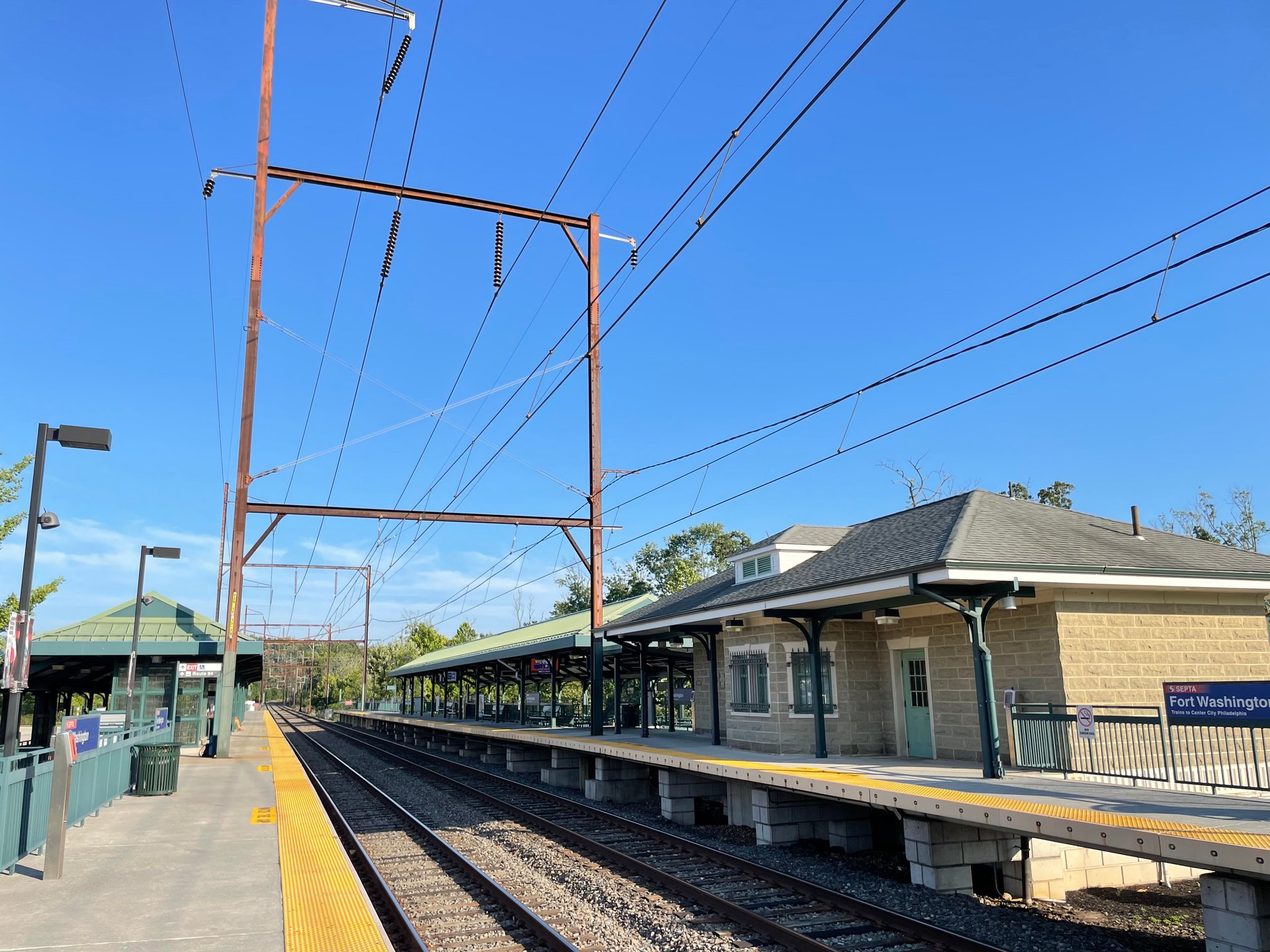 Fort Washington SEPTA station platform and station building on a sunny day