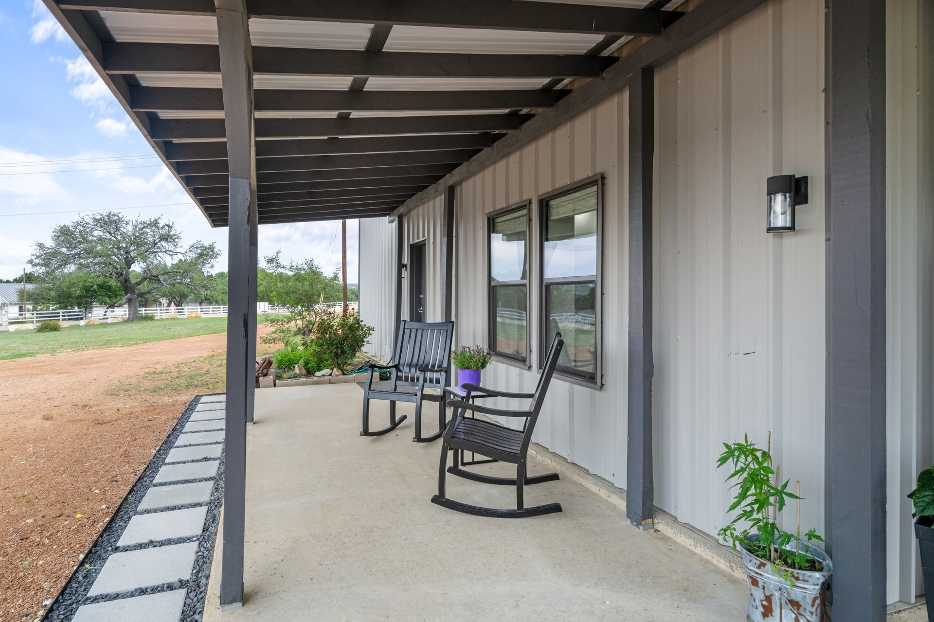 Unique Residential/Commercial Property - 180 Henly LOOP