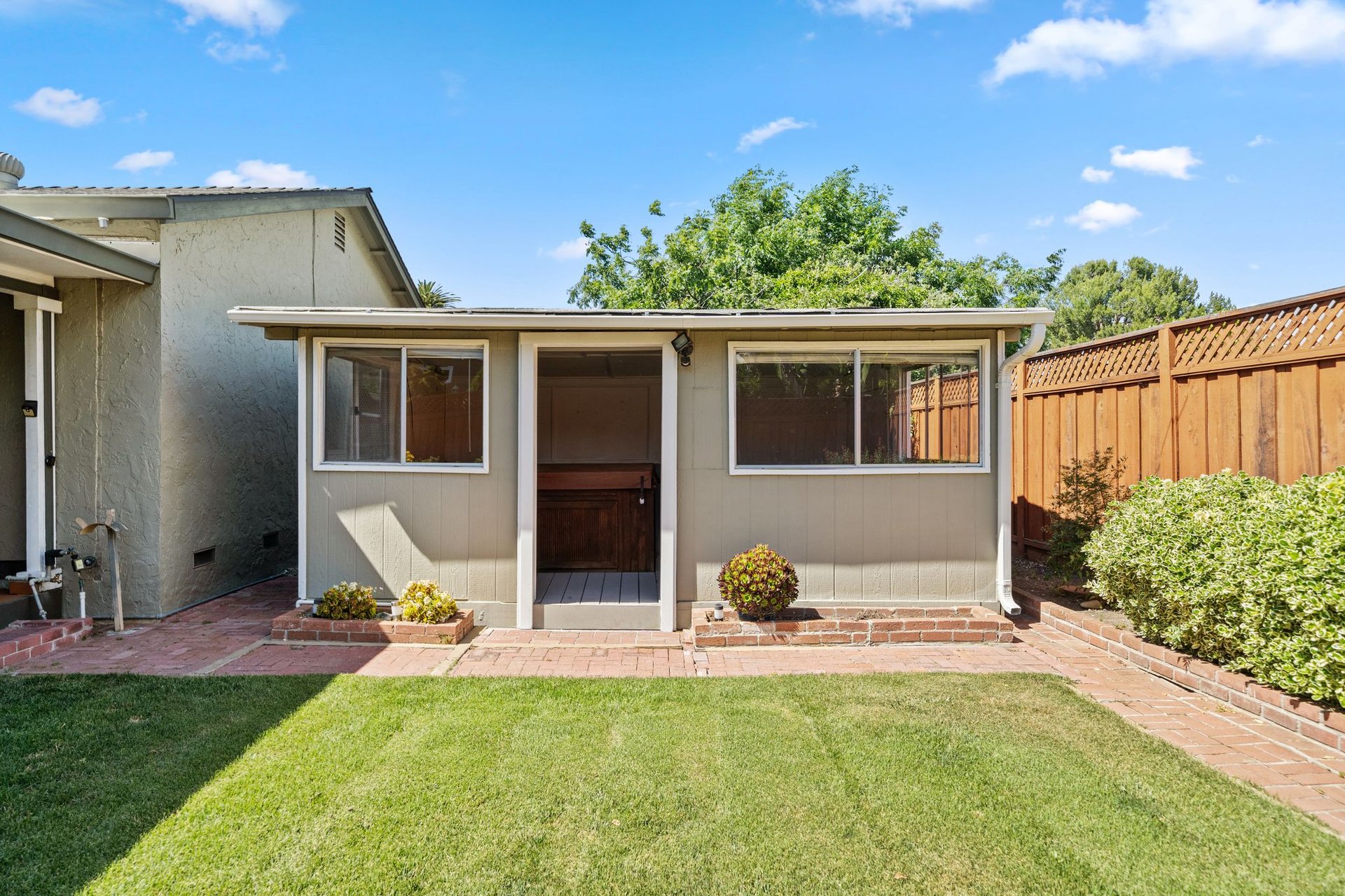 96 Lavonne Dr