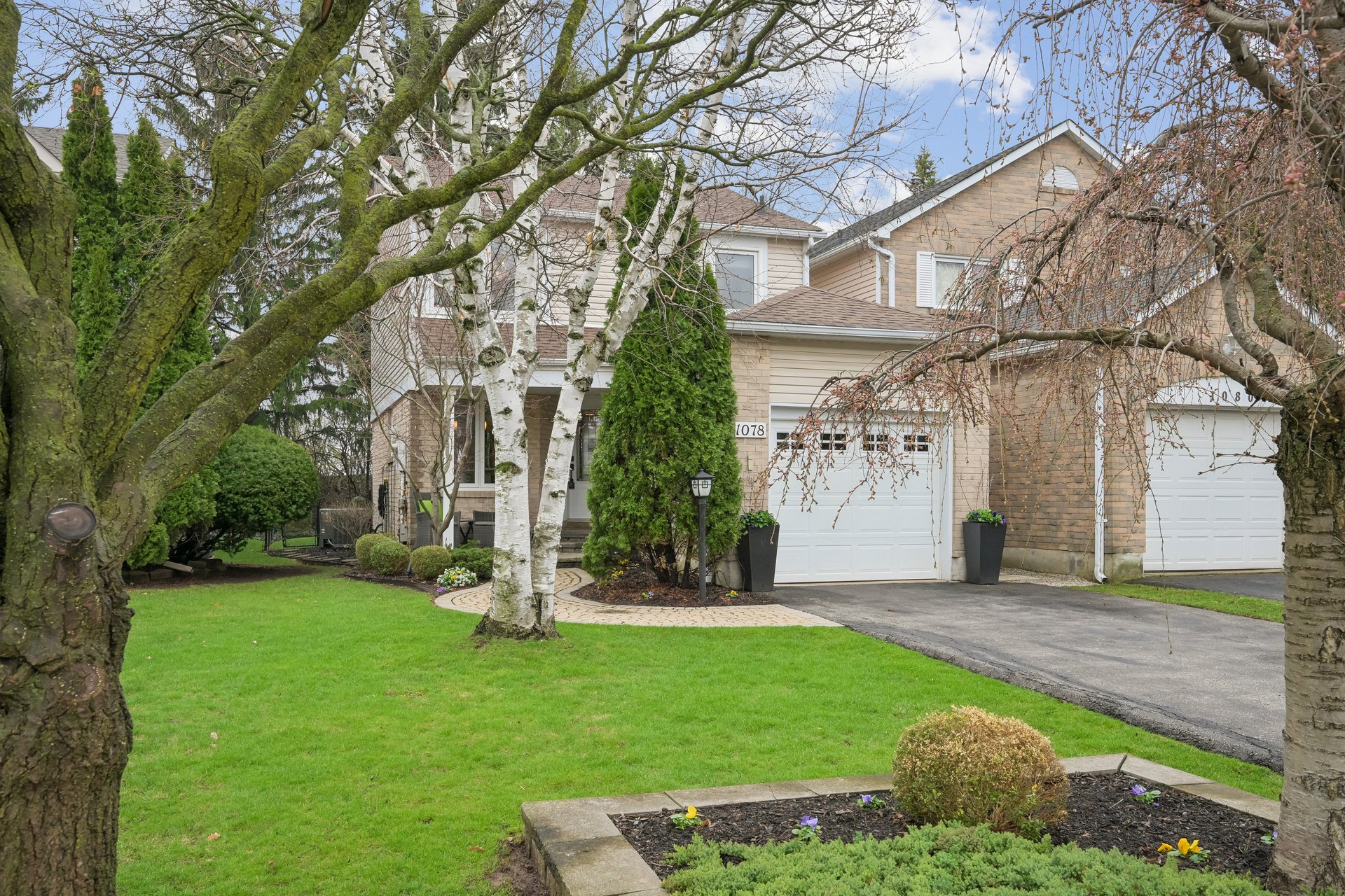 Ravine Living in Glen Abbey!