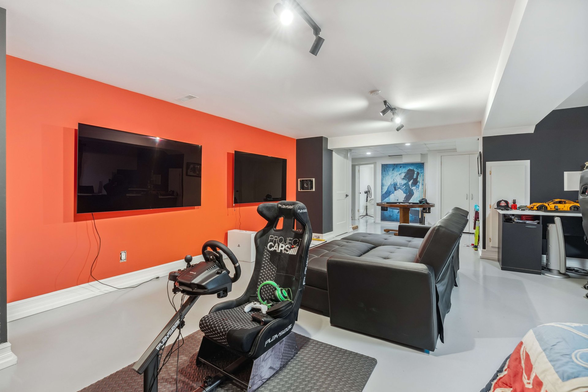 Country Living in Oakville with development opportunities!