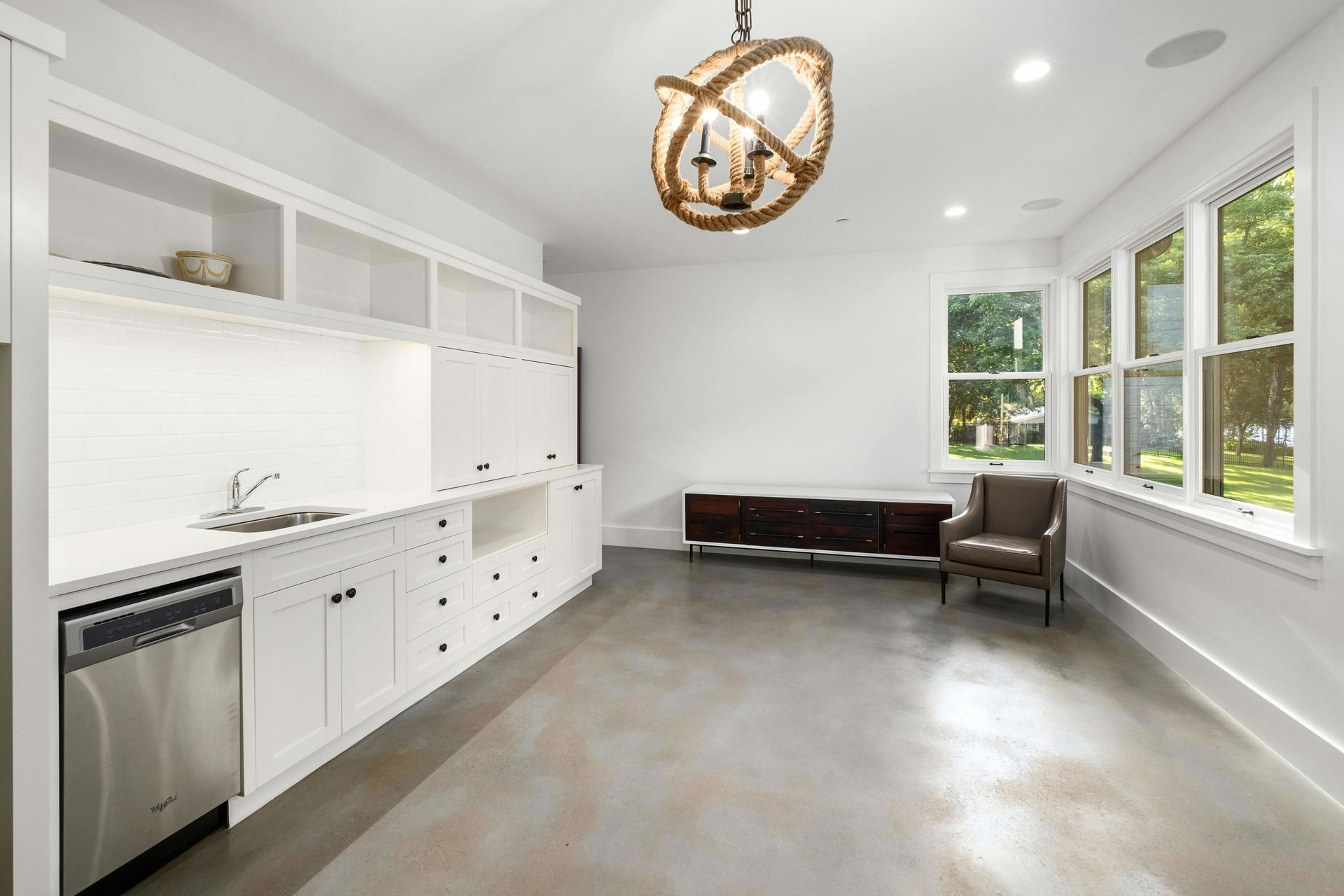 3120 Edgewater Drive