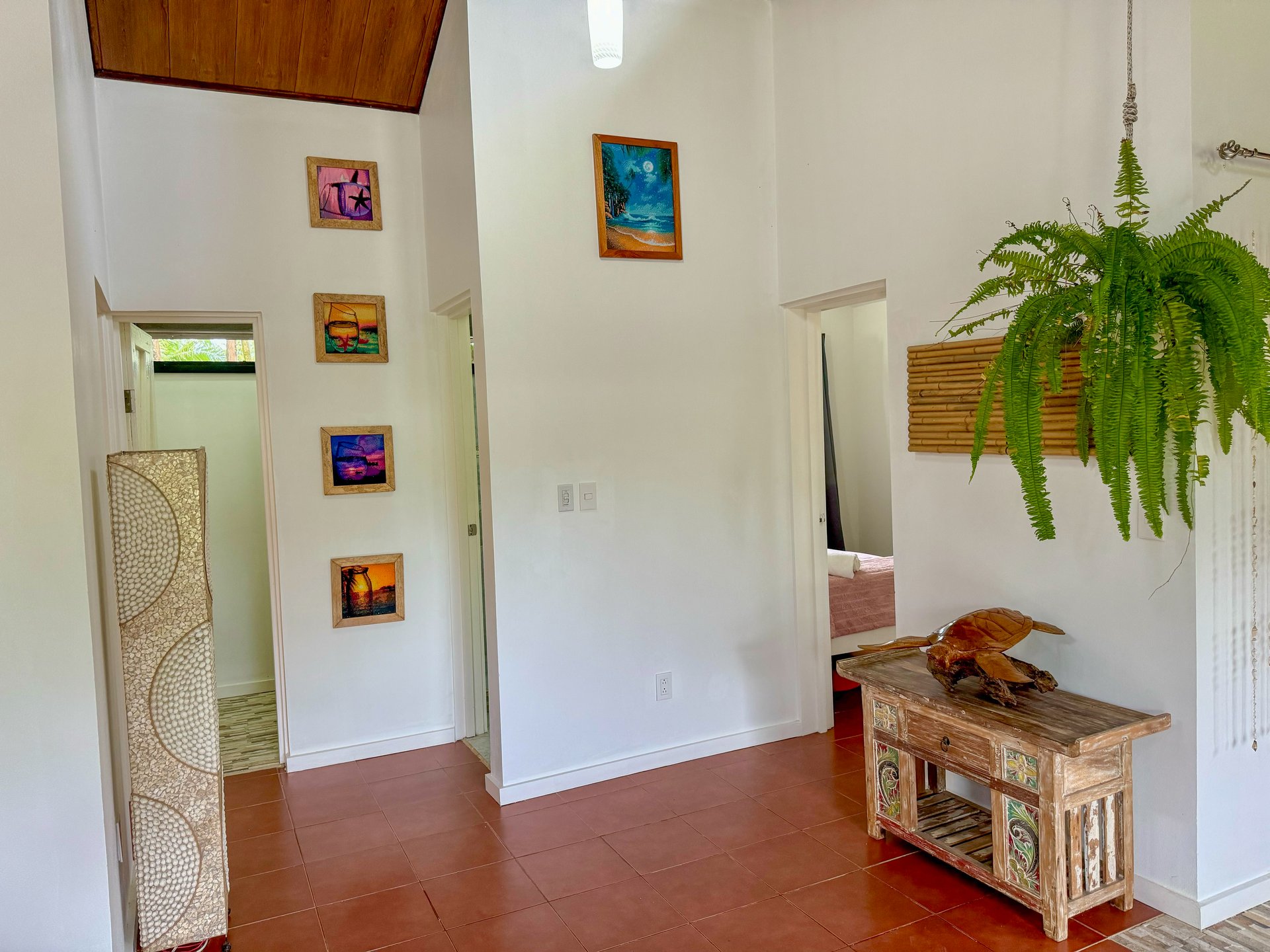 Contemporary 3-bed home surrounded by Uvita’s services and amenities but just a short stroll to tropical beaches