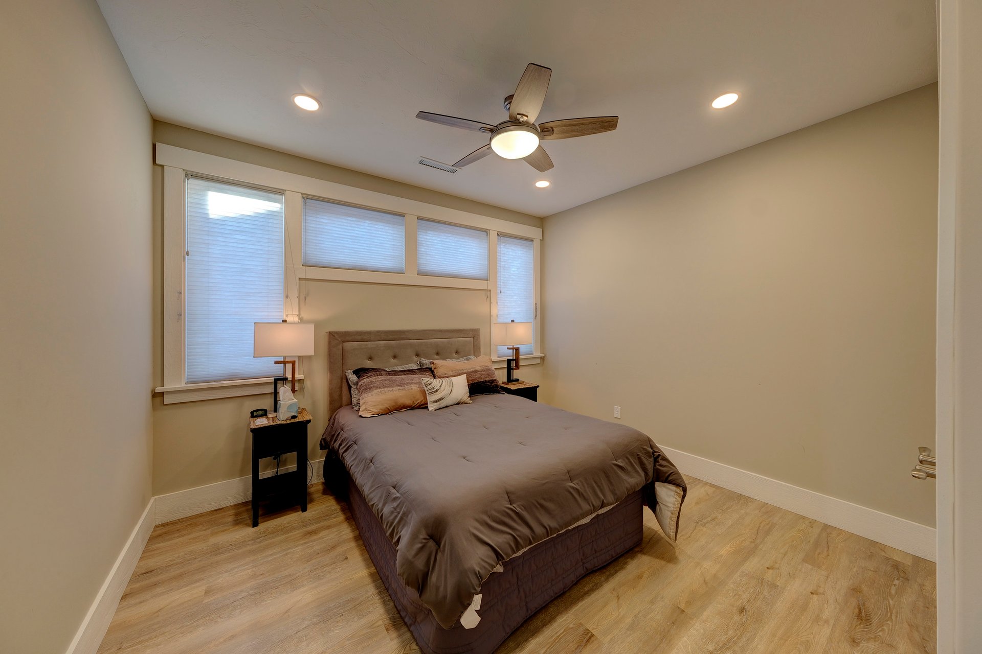 7 Creekside Ln
