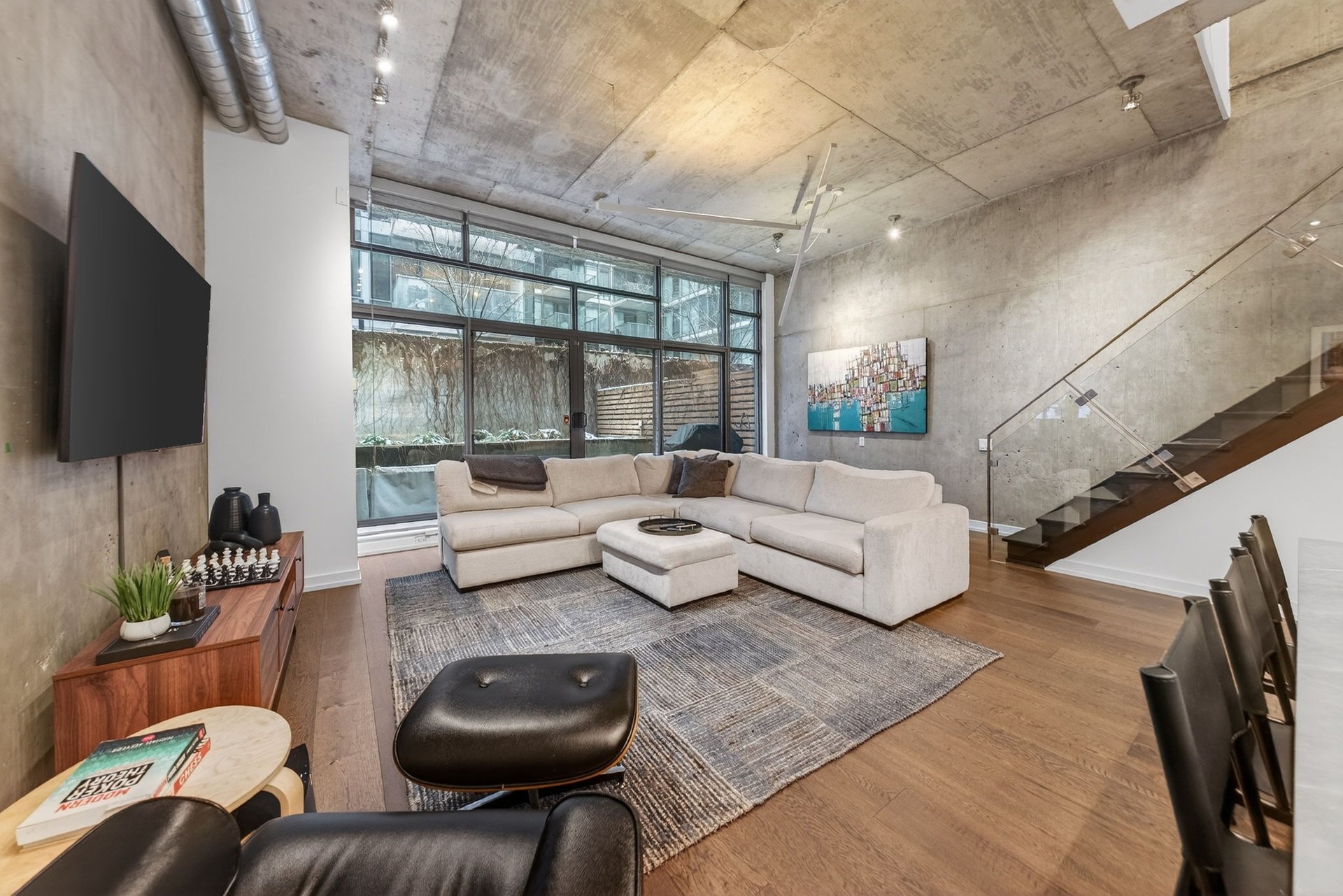  SOLD: In The Heart Of Vibrant King West