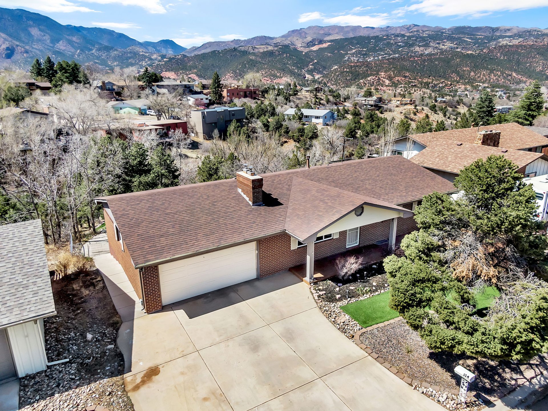 214 Crystal Hills Boulevard