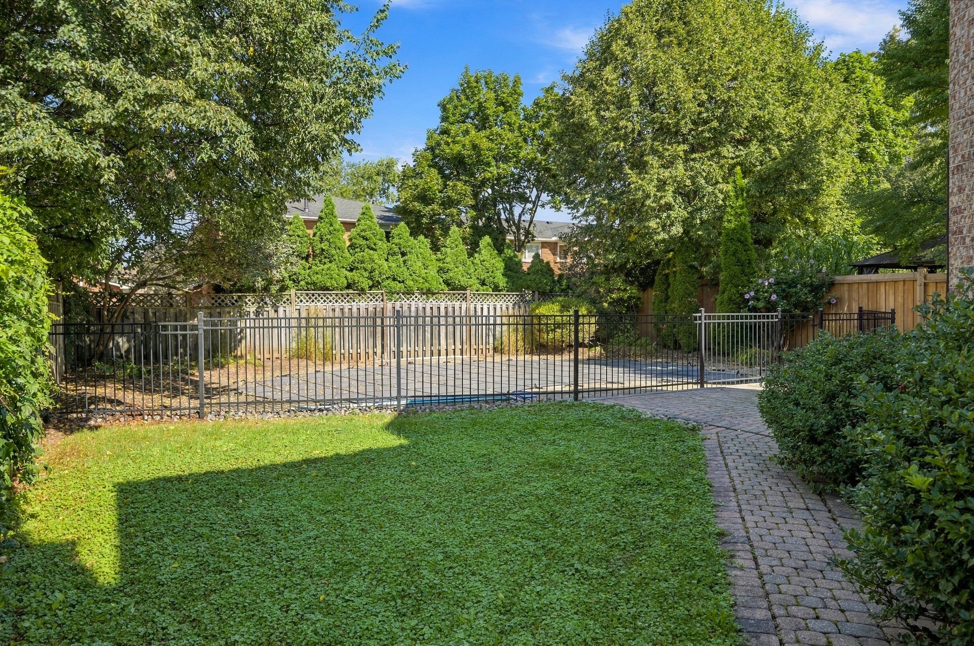 Executive home in Oakville's prestigious Glen Abbey community
