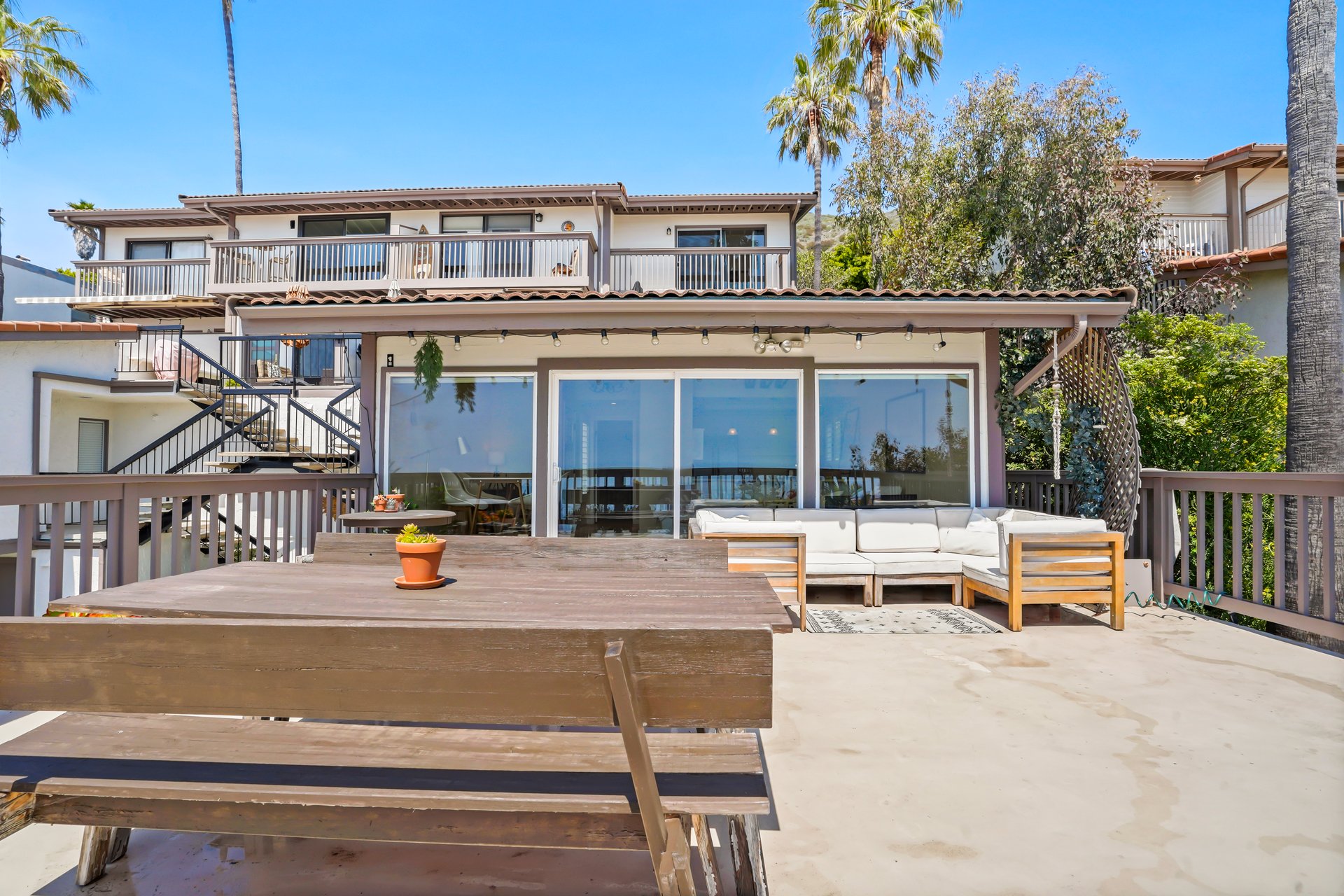 11815 Ellice St 