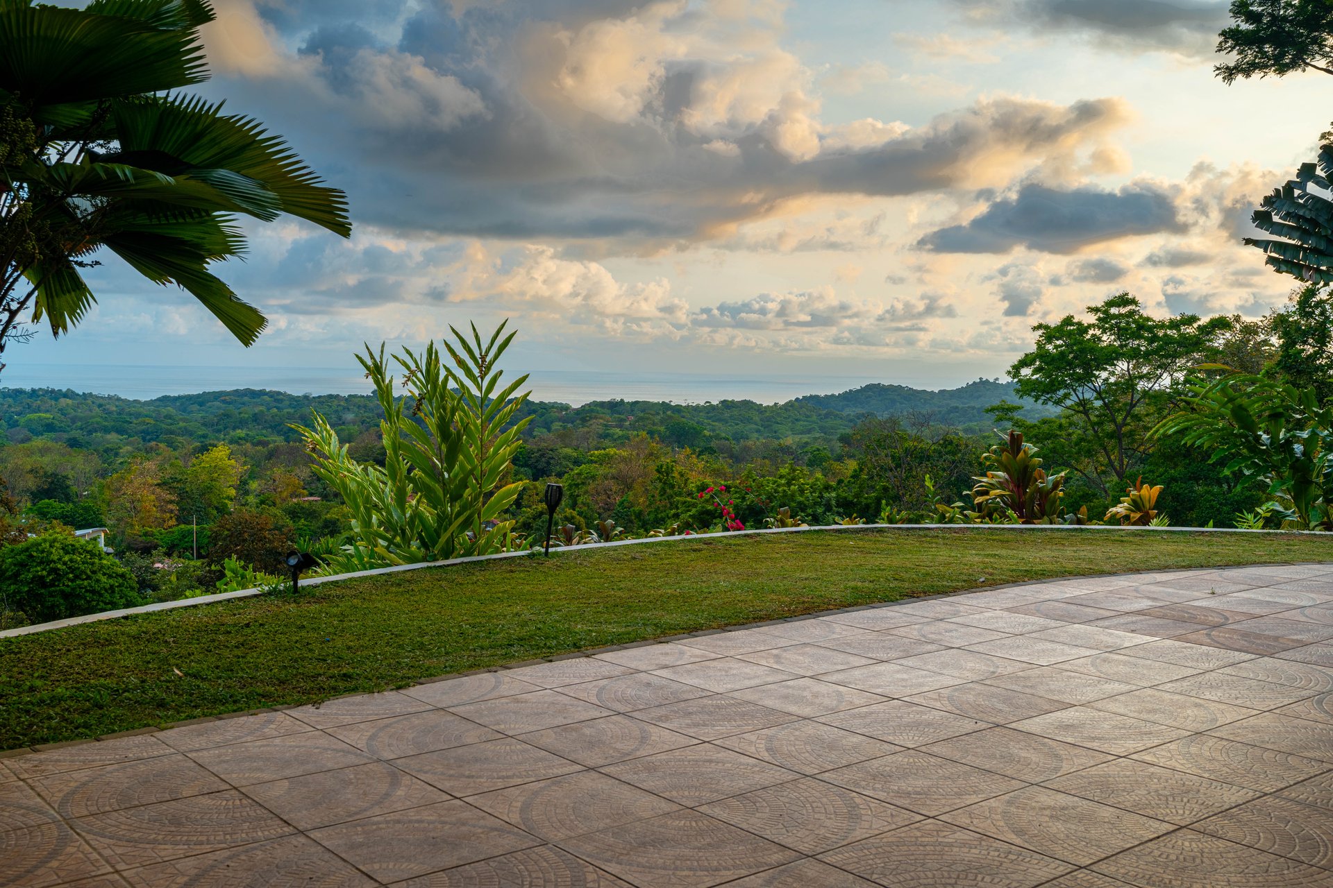 Expansive Ocean Views, Central Ojochal - 3 bed, 3 bath!