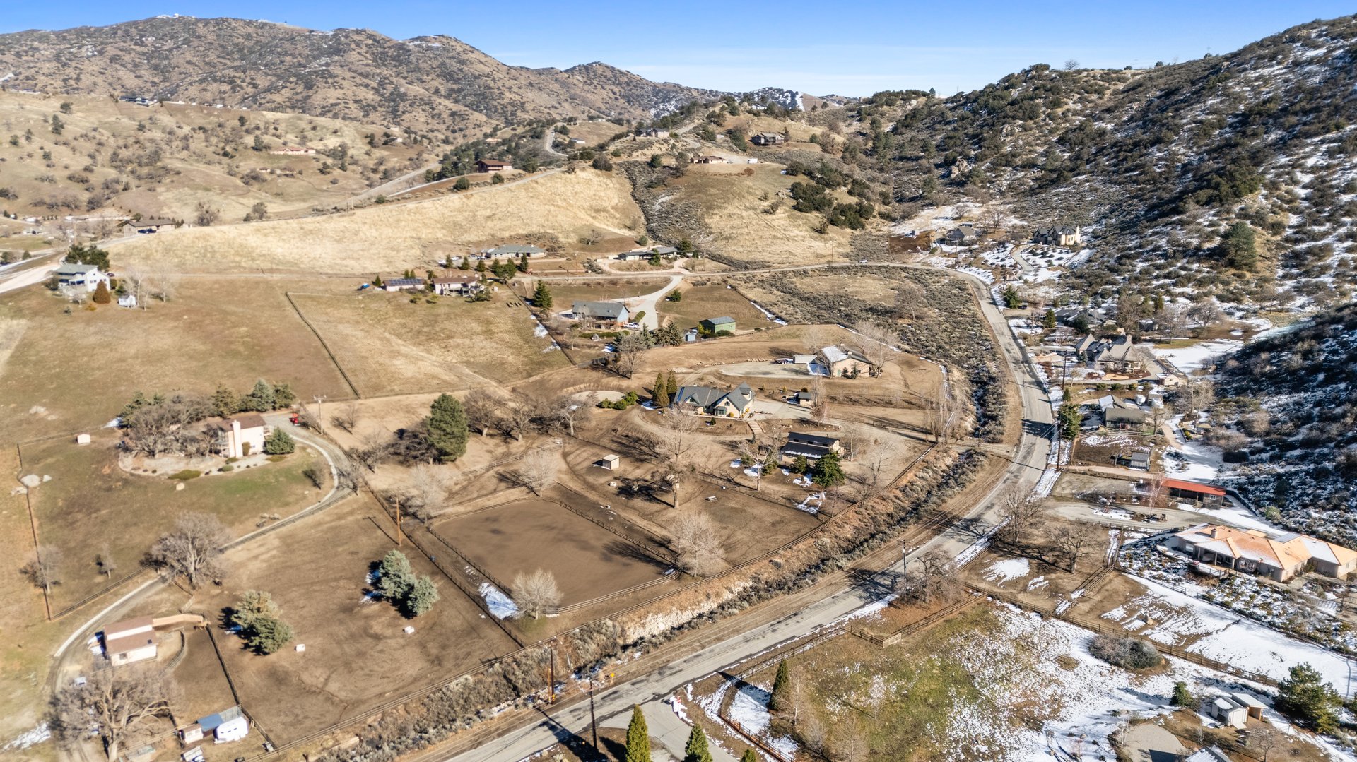 Equestrian Estate in Bear Valley Springs: 25820 Skyline Drive