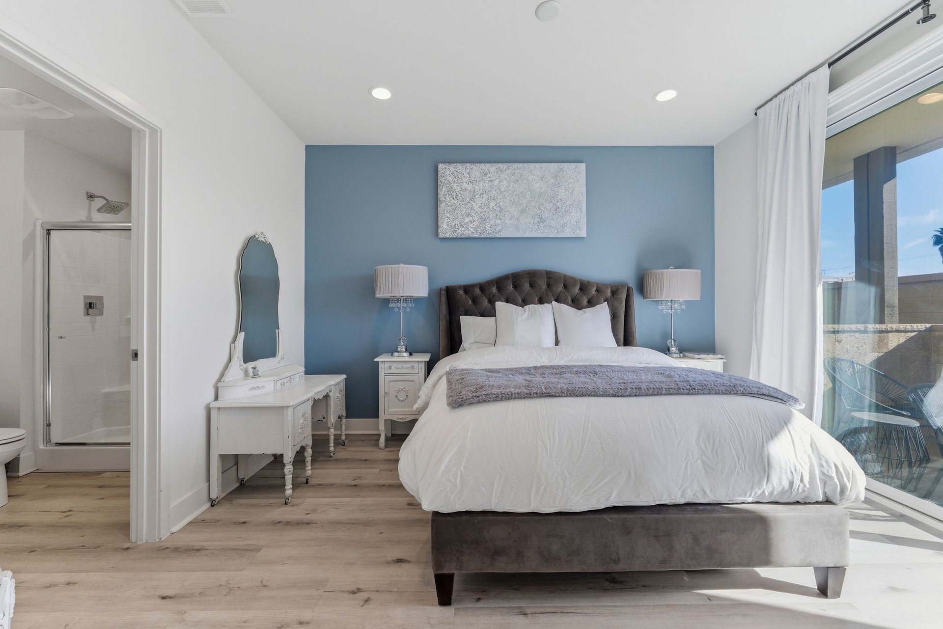 1650 Topanga