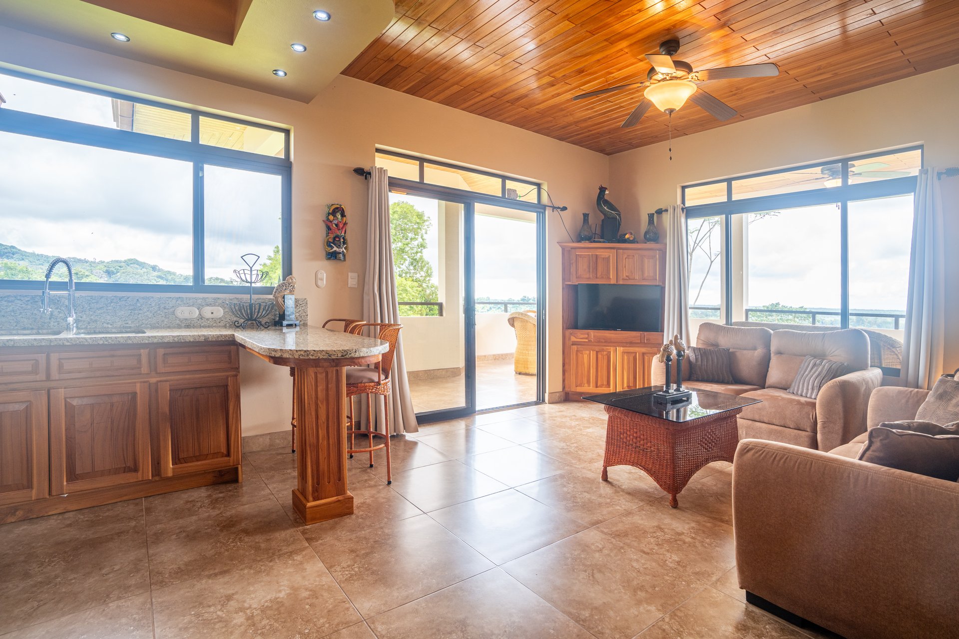 OSA Golf -  2 bed 2 bath Penthouse Condo! With Golf Membership