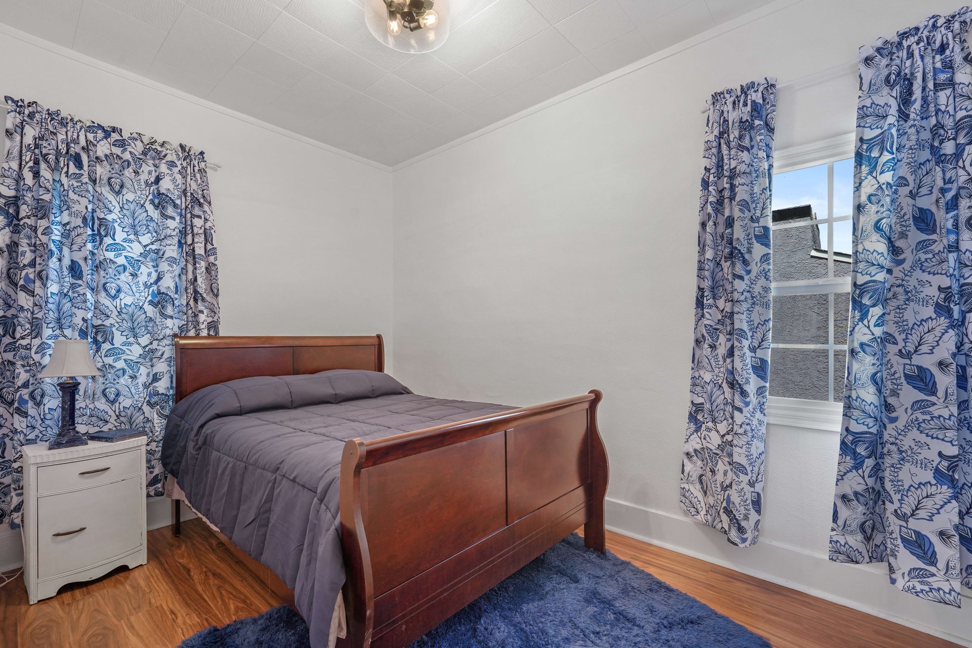 Light and Bright Remodeled Country English in Mid Los Angeles!