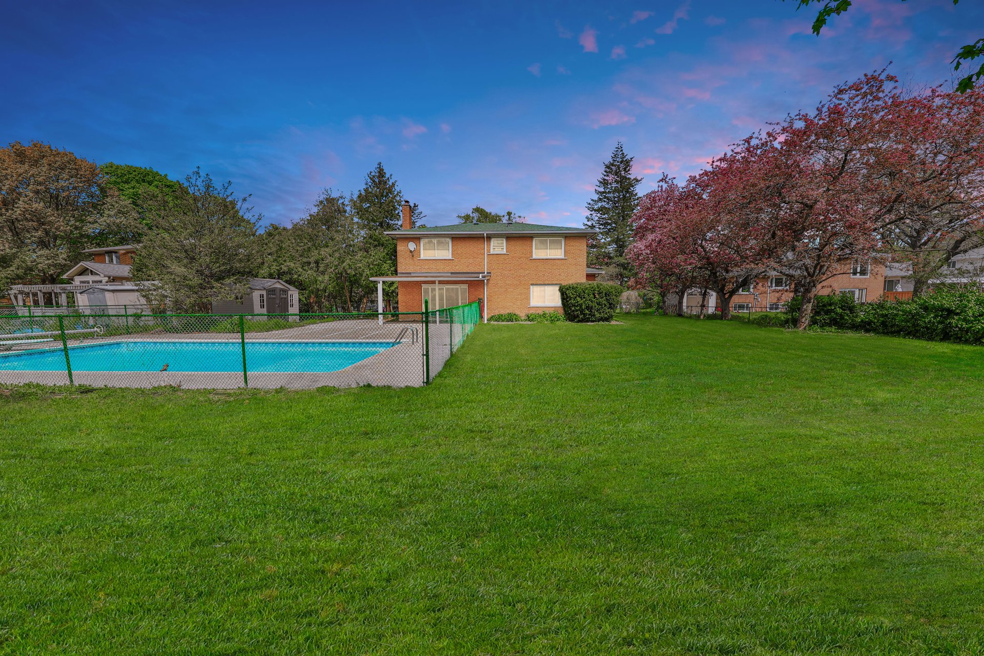 1353 Crestdale Rd