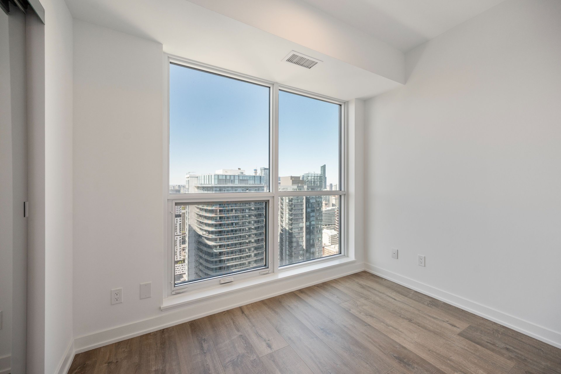 327 King Street W Unit: 4605