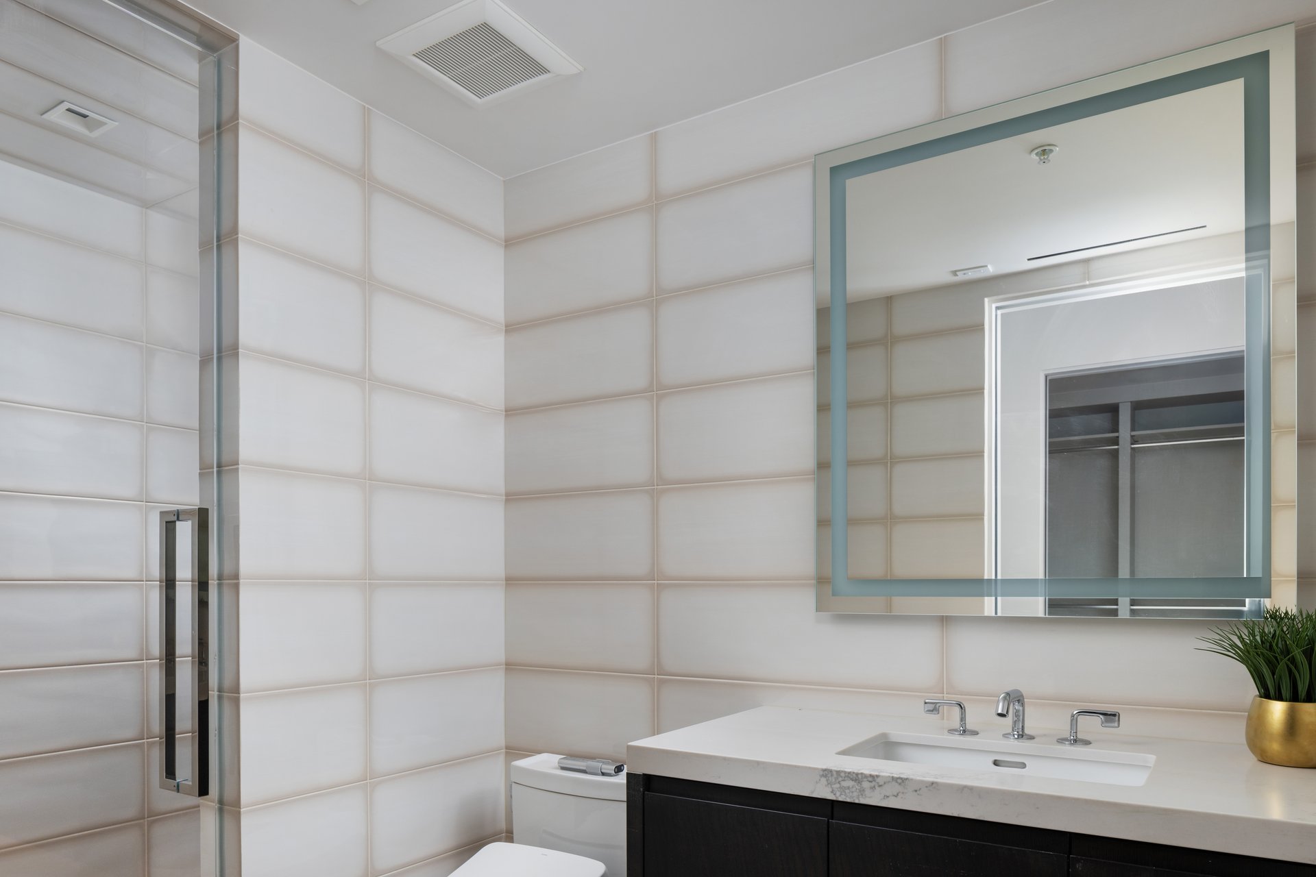 6587 N PALMERAIE Boulevard, 1050