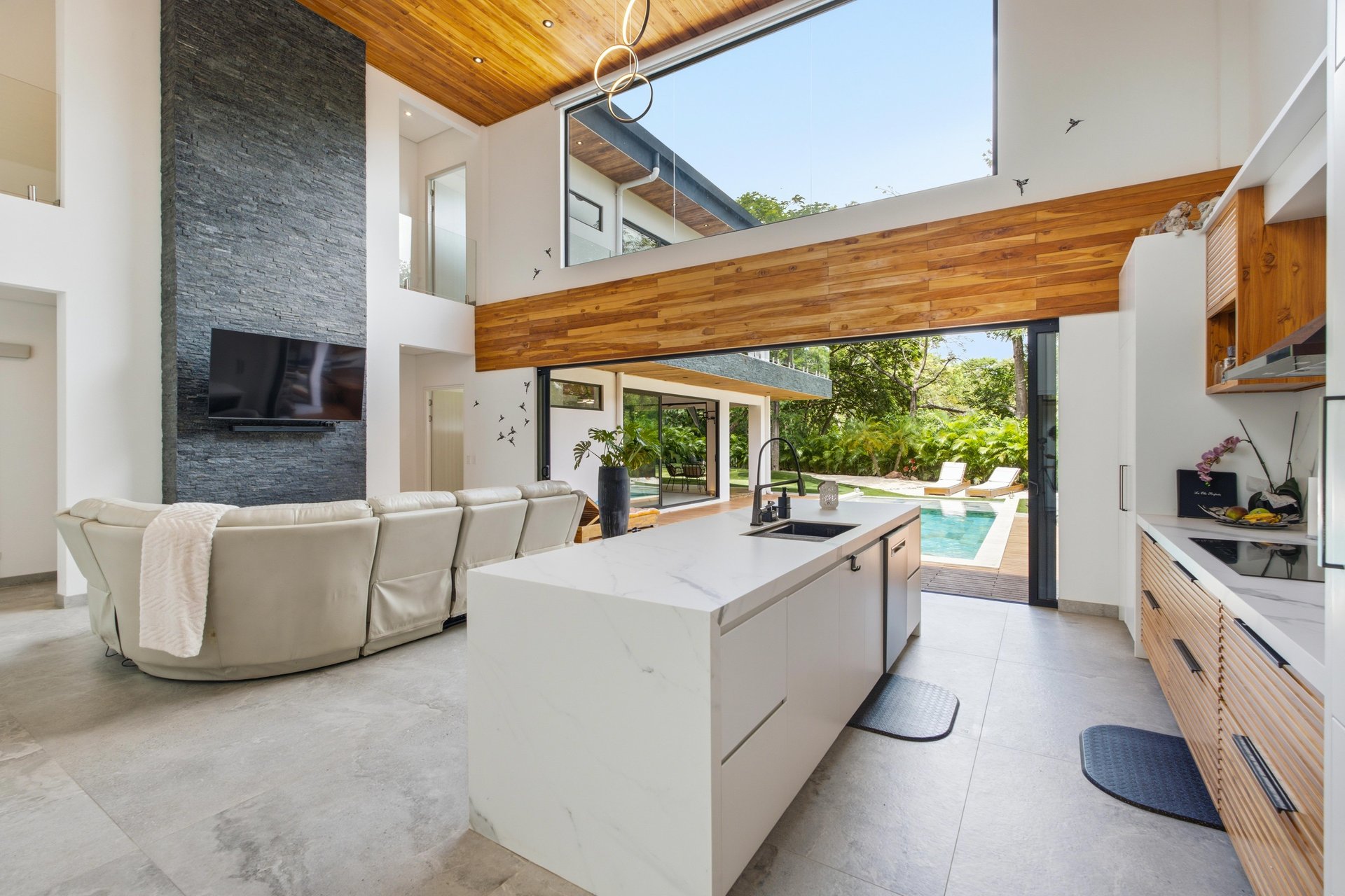 Casa La Ola Perfecta | Luxury 5-Bedroom Home with Pool Near the Beach in Hacienda Pinilla