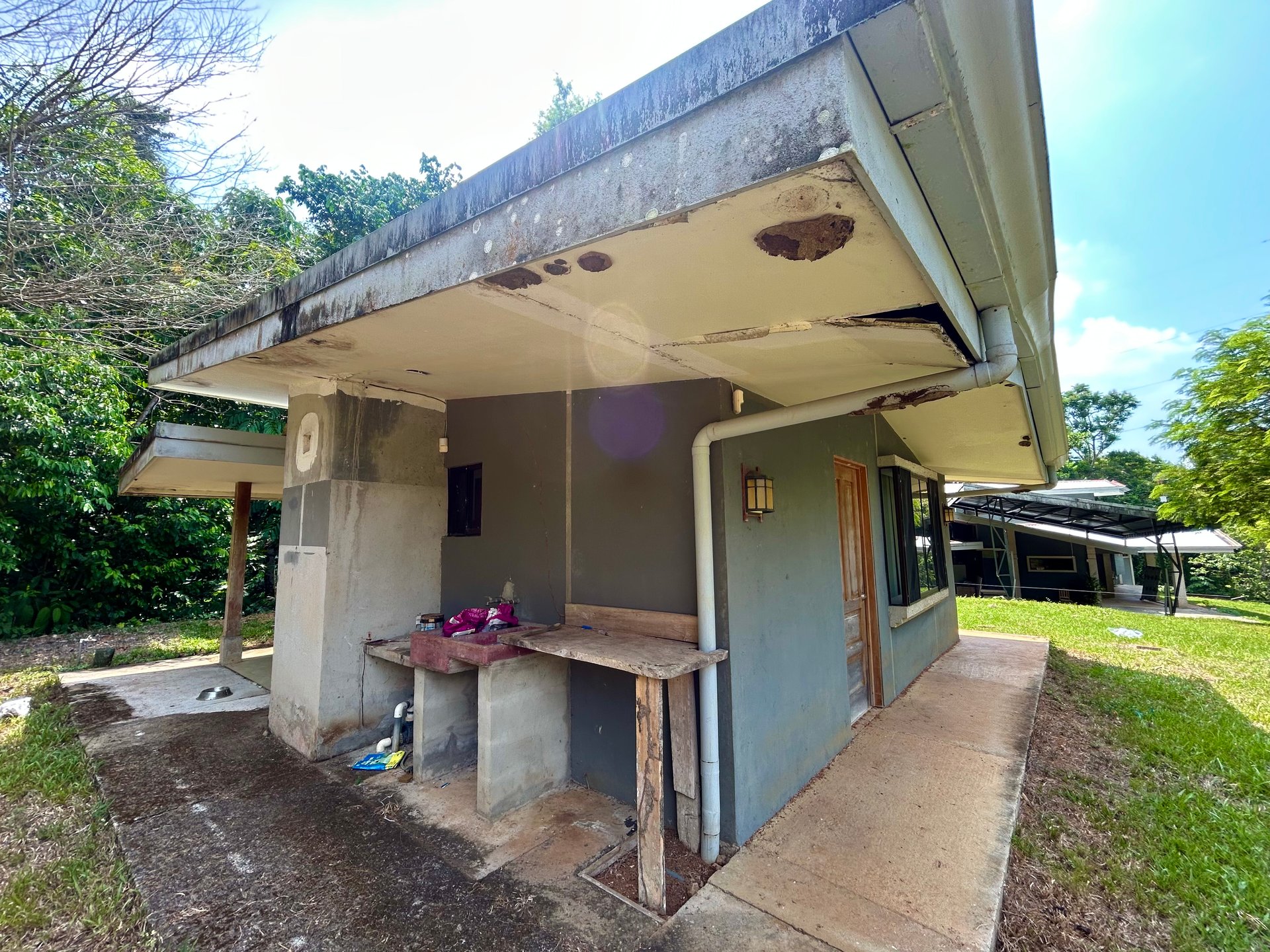 Fixer-Upper Home with an studio Office in Palmar Norte on a 7.58 Acres Property