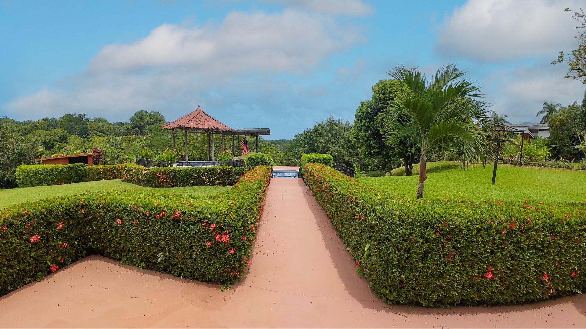 Tropical Estate in Gated Community near Quepos