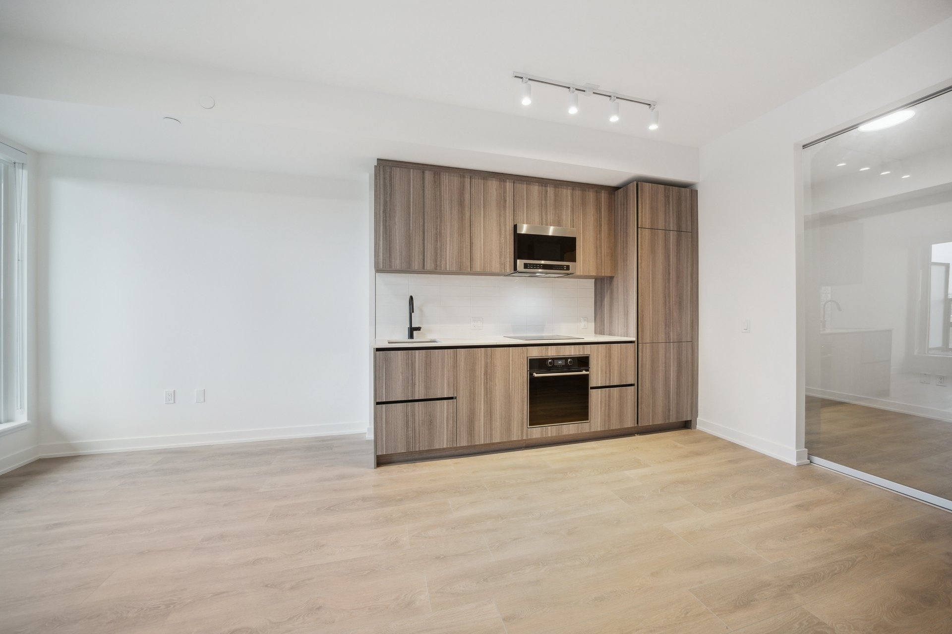 117 Broadway Ave Suite 708