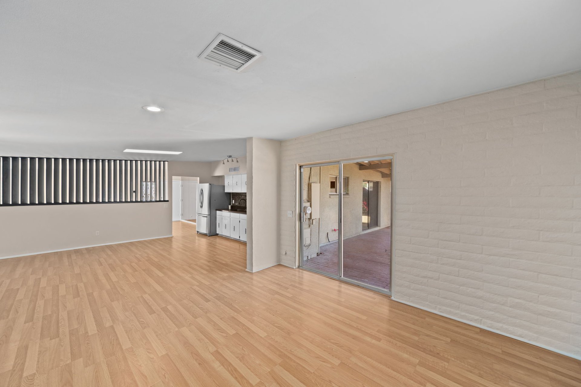 2540 S Marianne