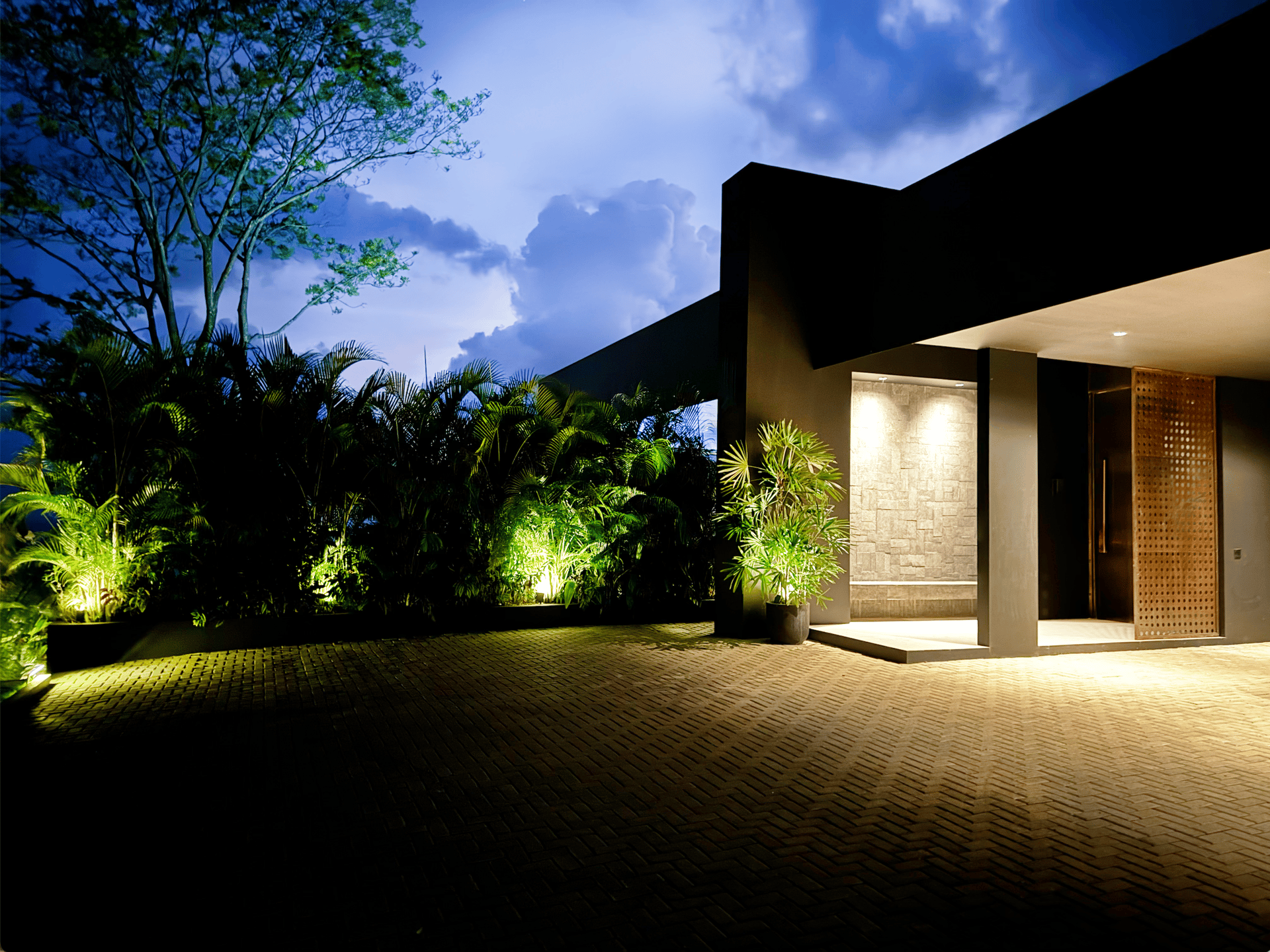 Uvita Black House
