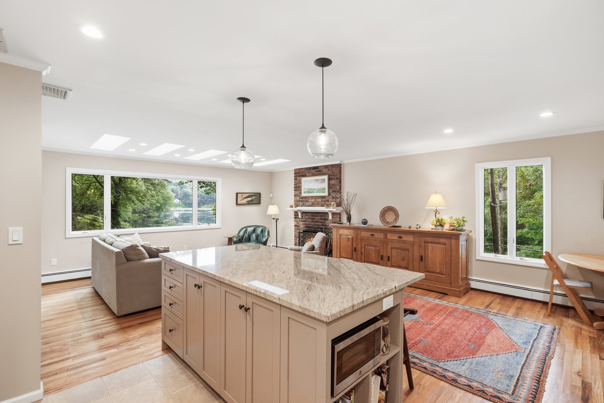 11 Upper Lakeshore Drive