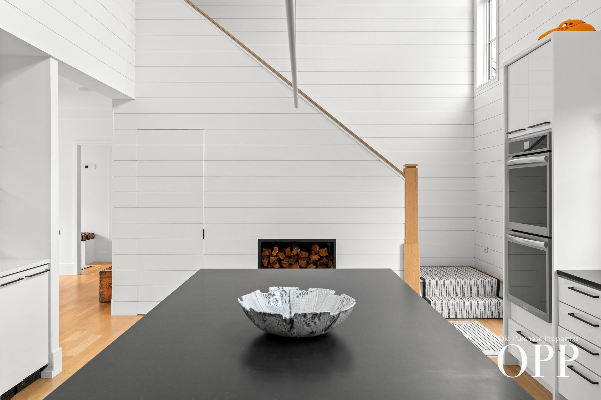A MODERN SANCTUARY IN AN EXQUISITE LOCATION