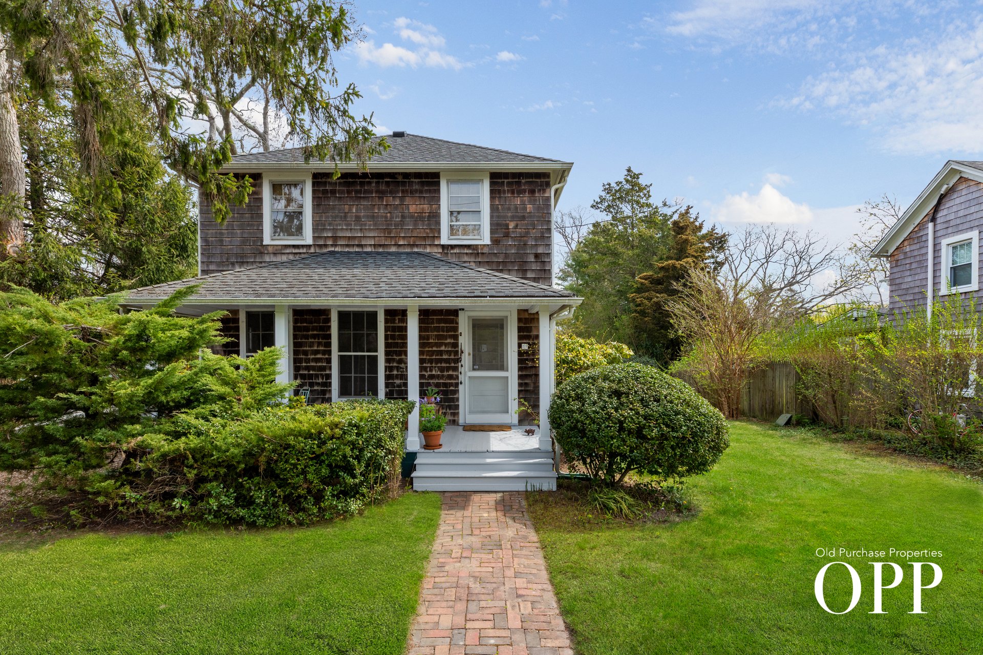 Early Bellport Charm Close to Everything