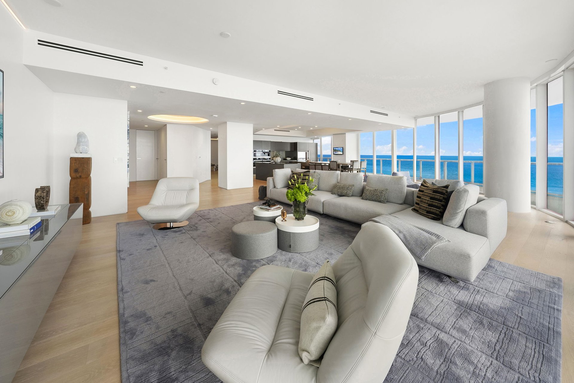 100 S Pointe Drive, Residence 1906/07