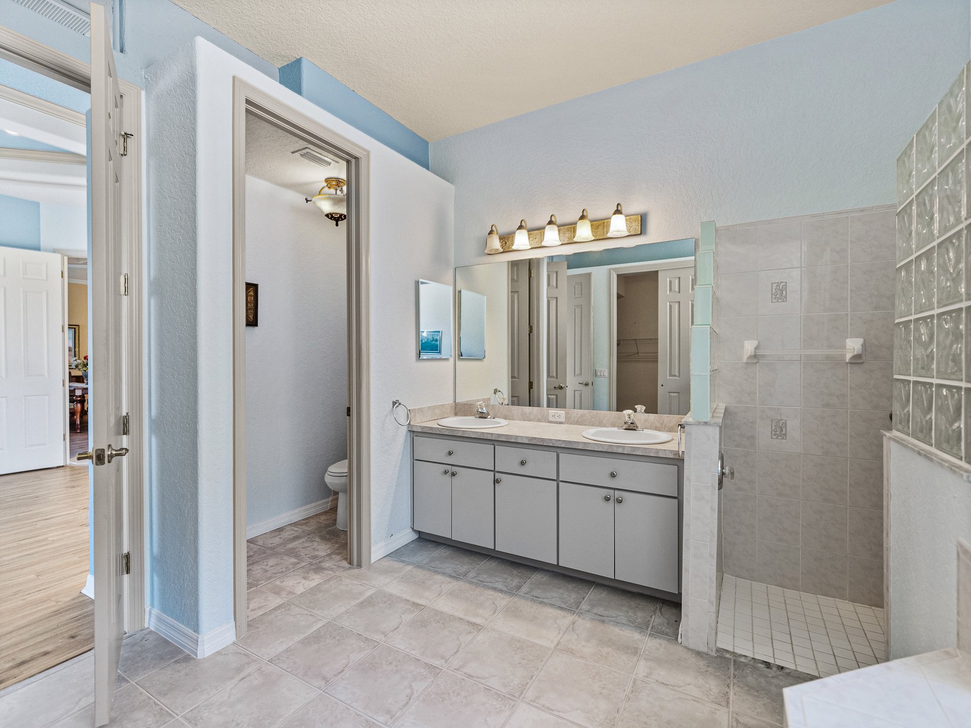 12333 WOODLANDS CIR