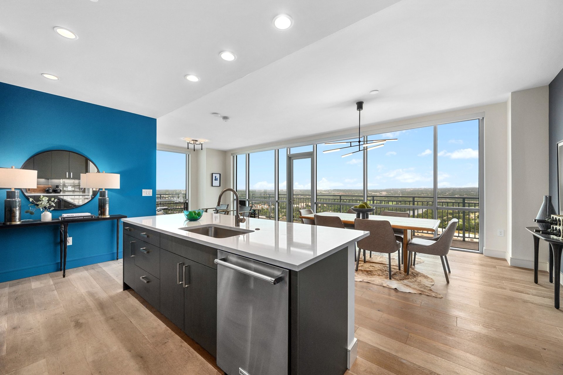 222 West Avenue #2802