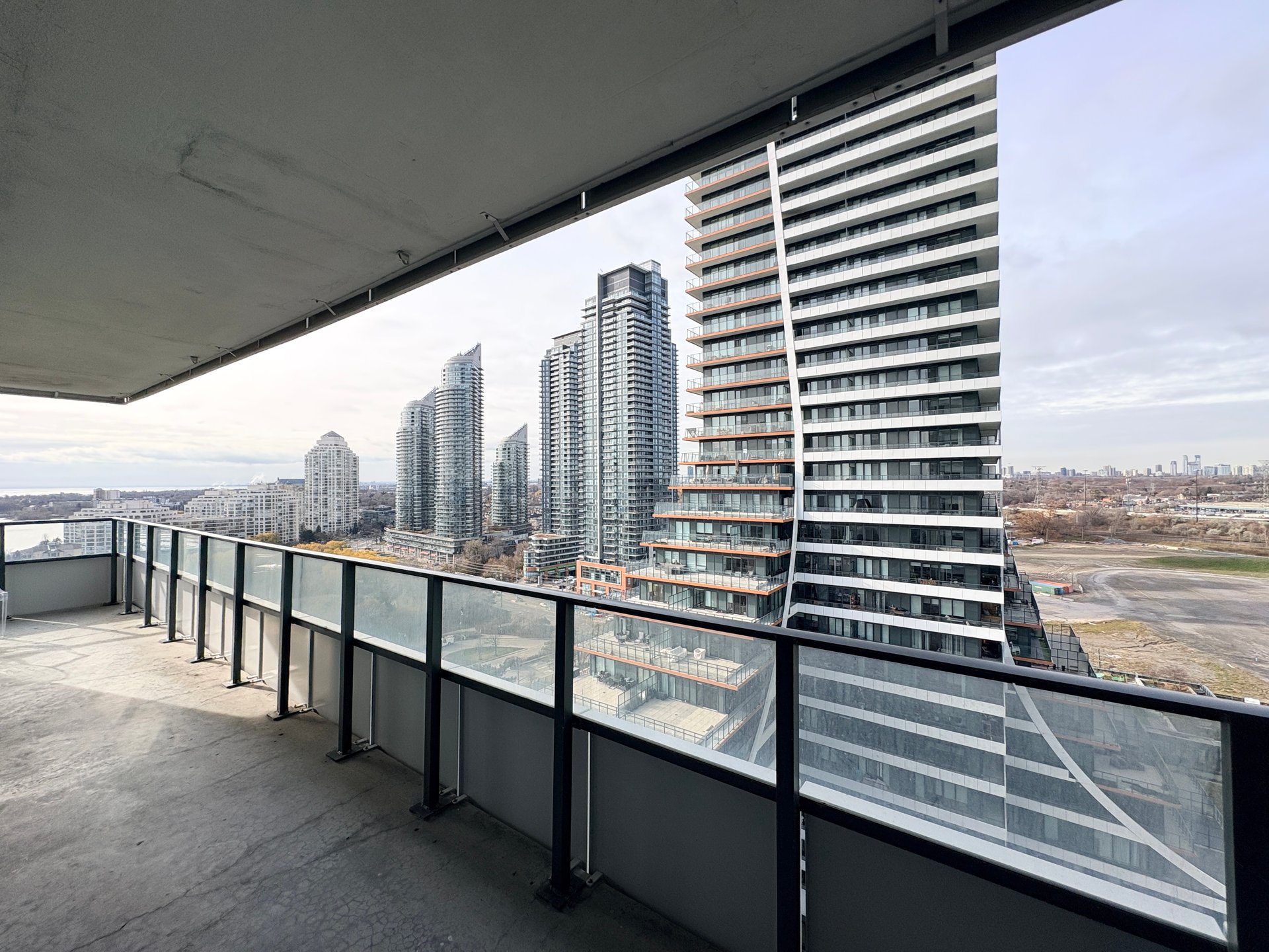 20 Shore Breeze Drive 1502