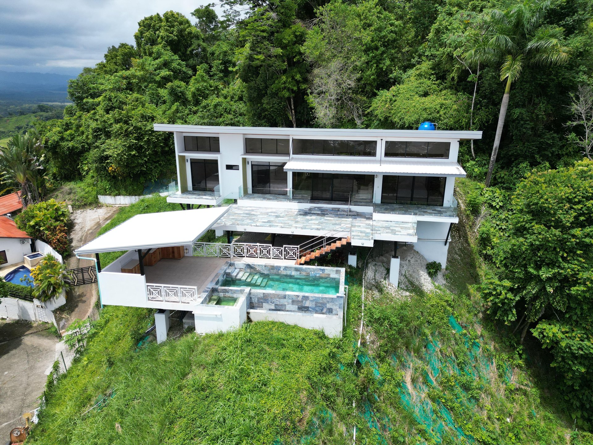 Modern Elegance Meets Incomparable Views, 3BDR&3Baths Home