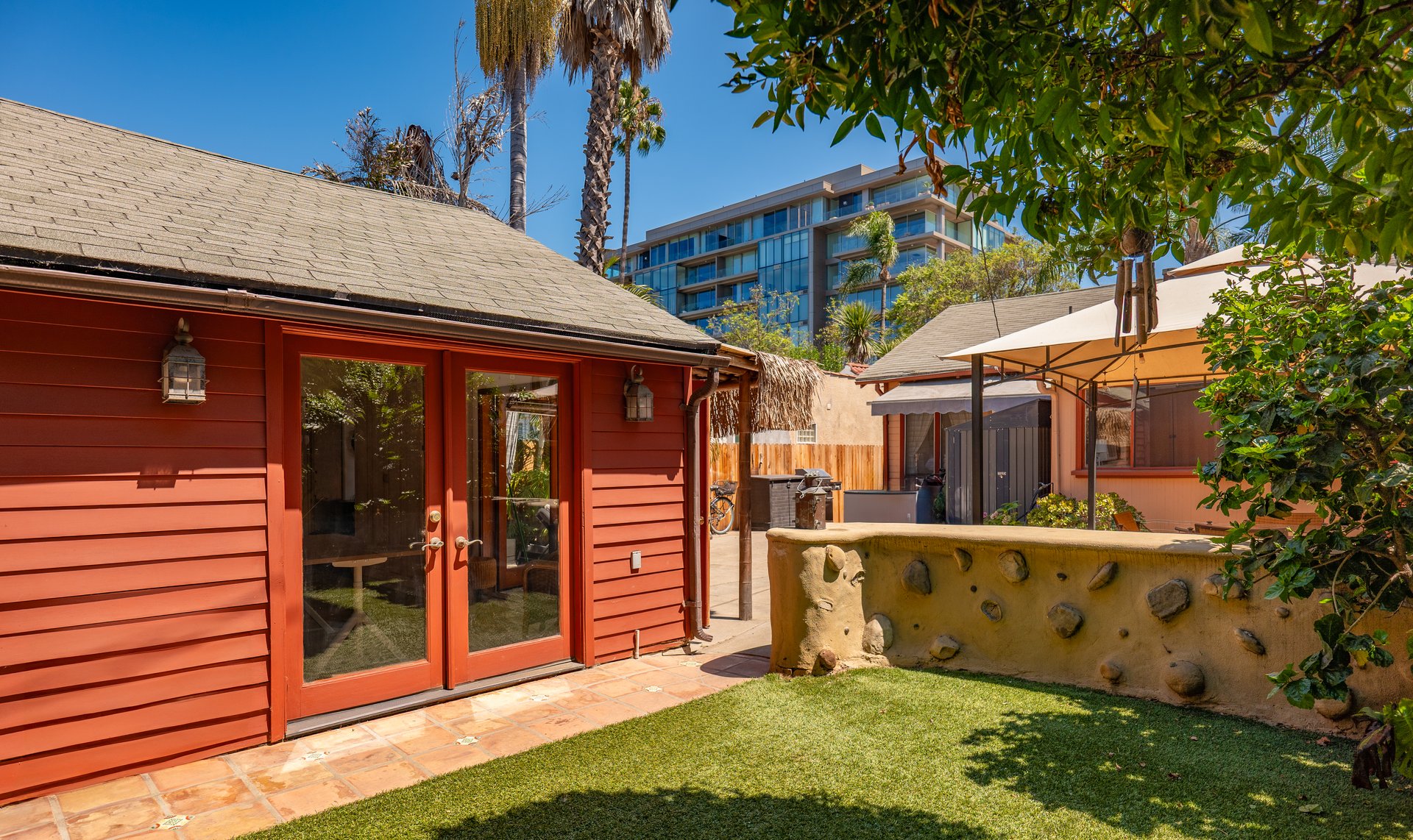 8921 Rosewood Ave, West Hollywood
