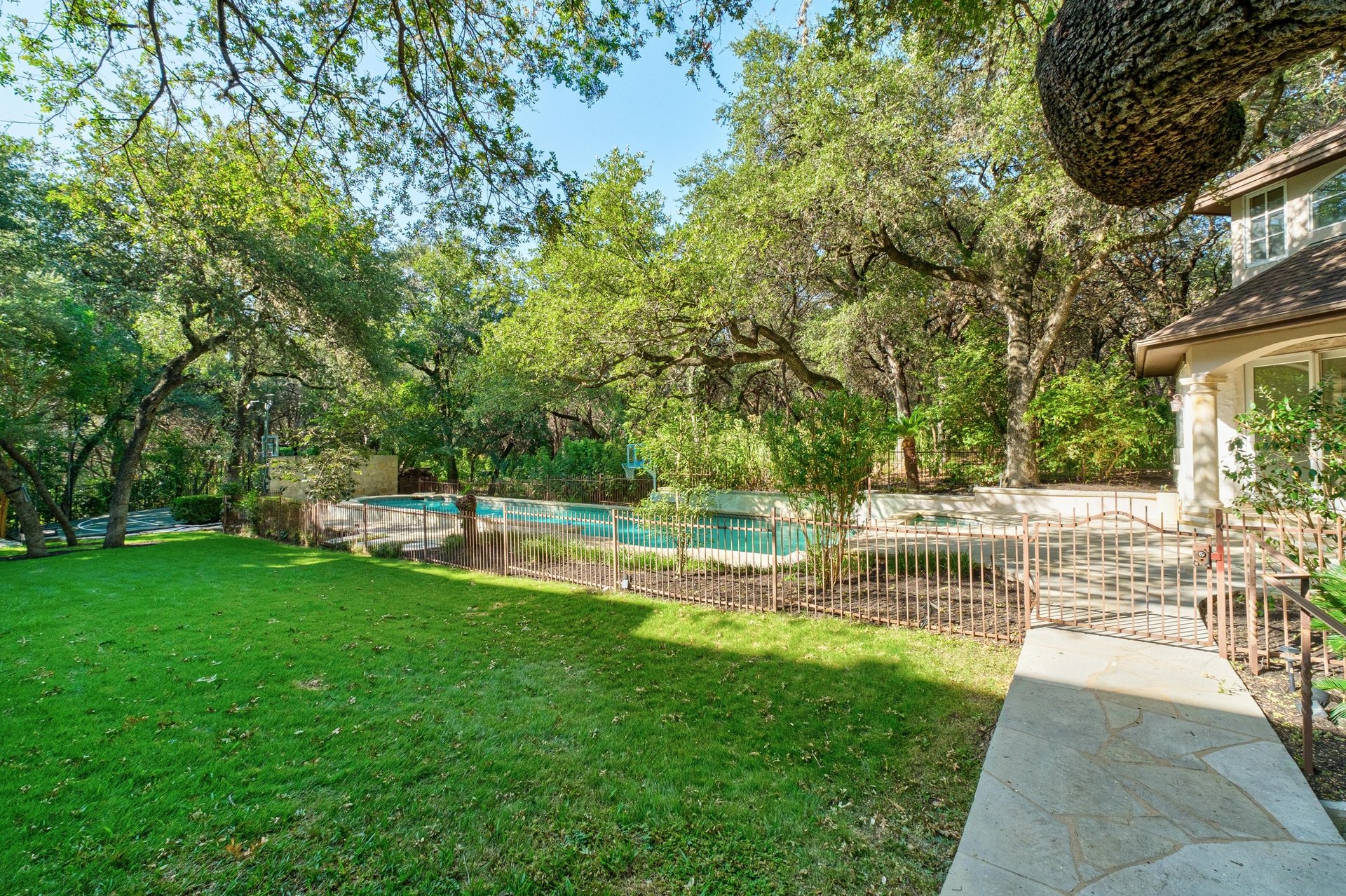 2900 Meandering River Court