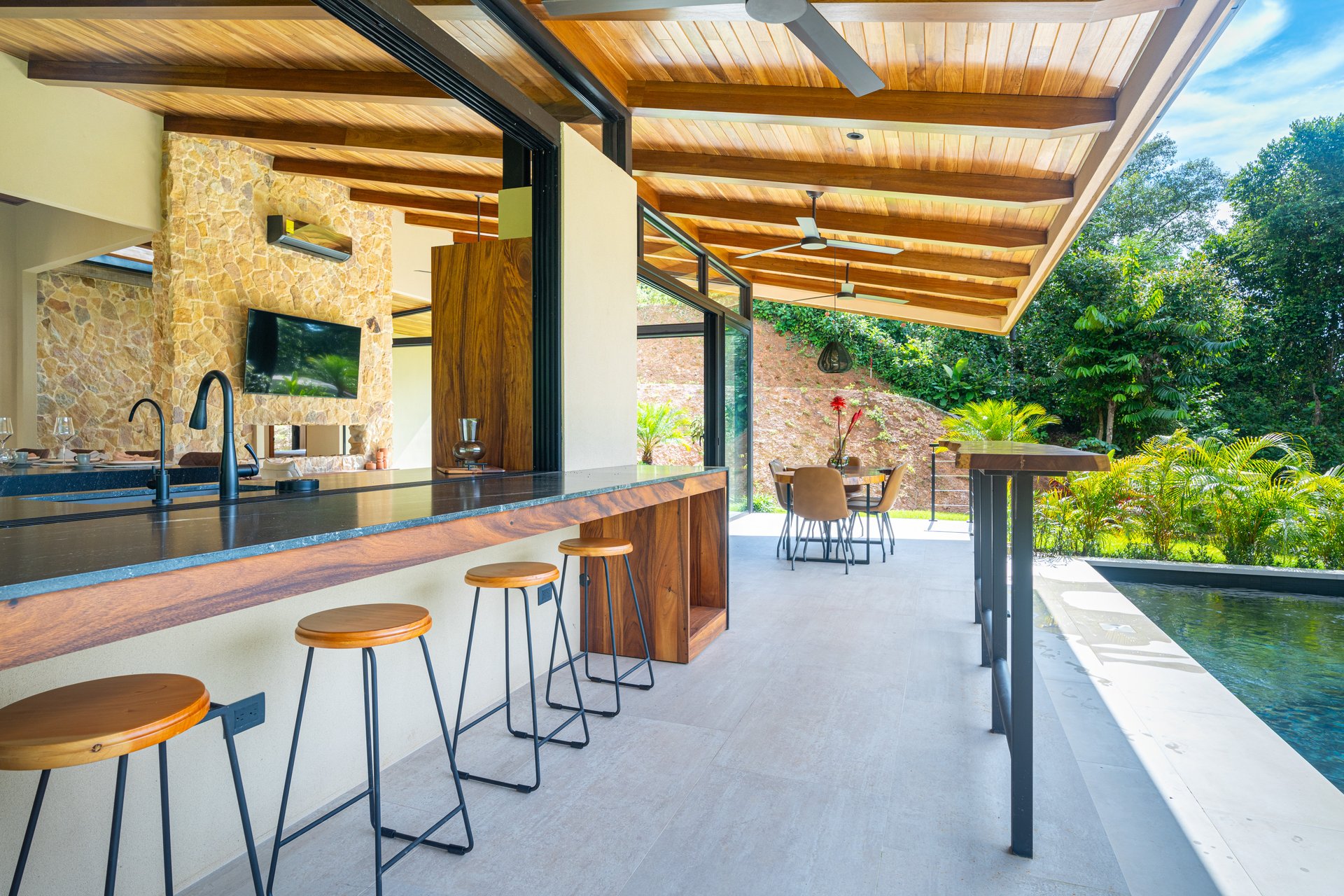 Casa Hamsa - Stunning, Modern Jungle Home in Ojochal