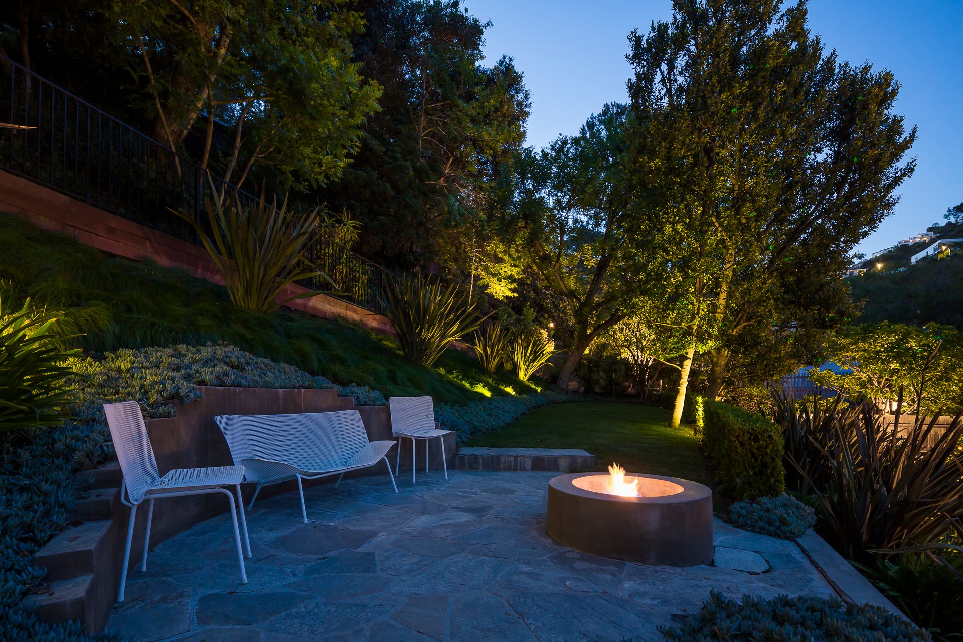 1563 N Doheny Dr