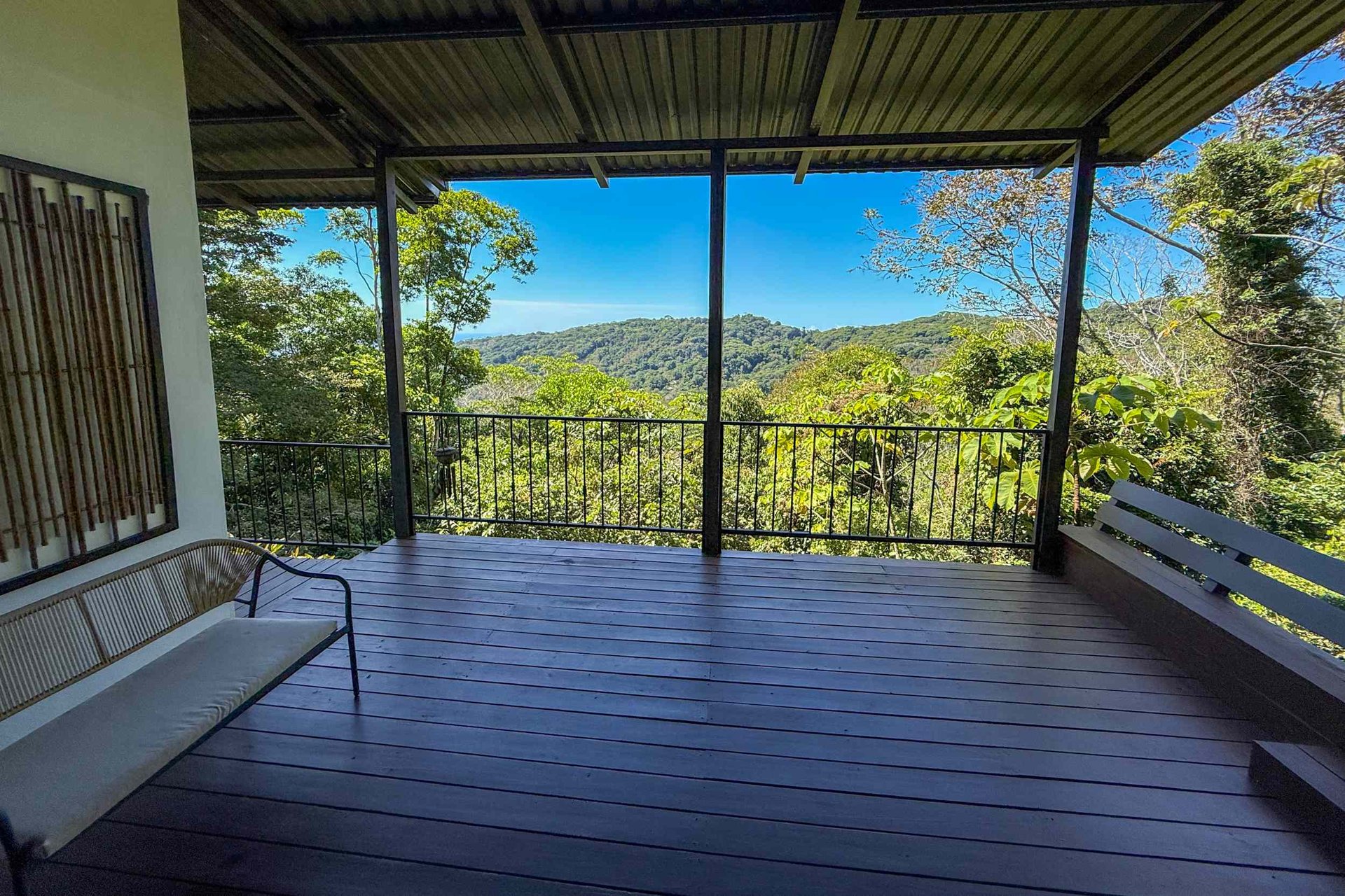 Totally Remodeled Coastal Jungle 2-Bedroom Sanctuary Home with Valley & Ocean Views in Lagunas above Dominical Costa Rica