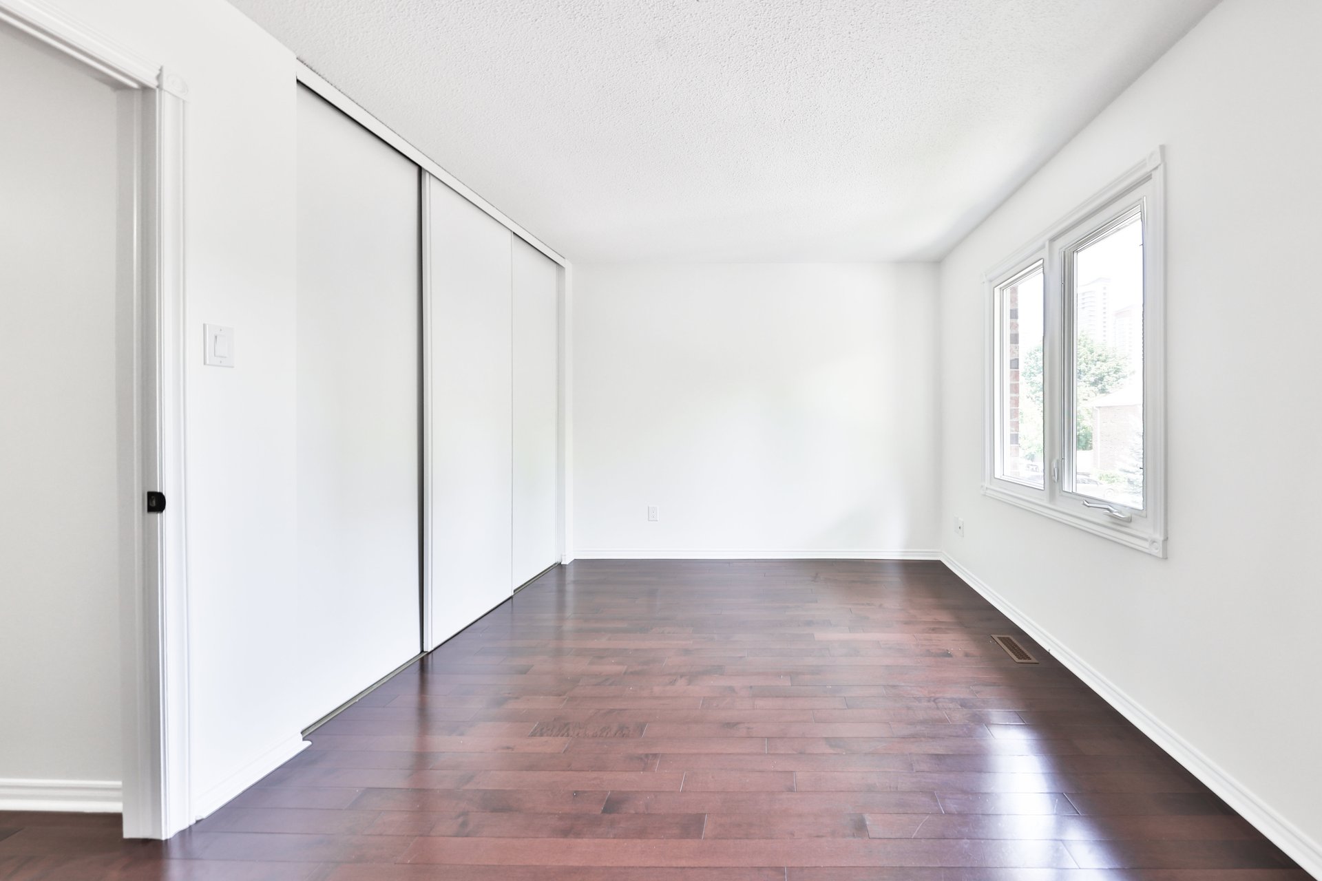 2-4635 Regents Terrace, Mississauga