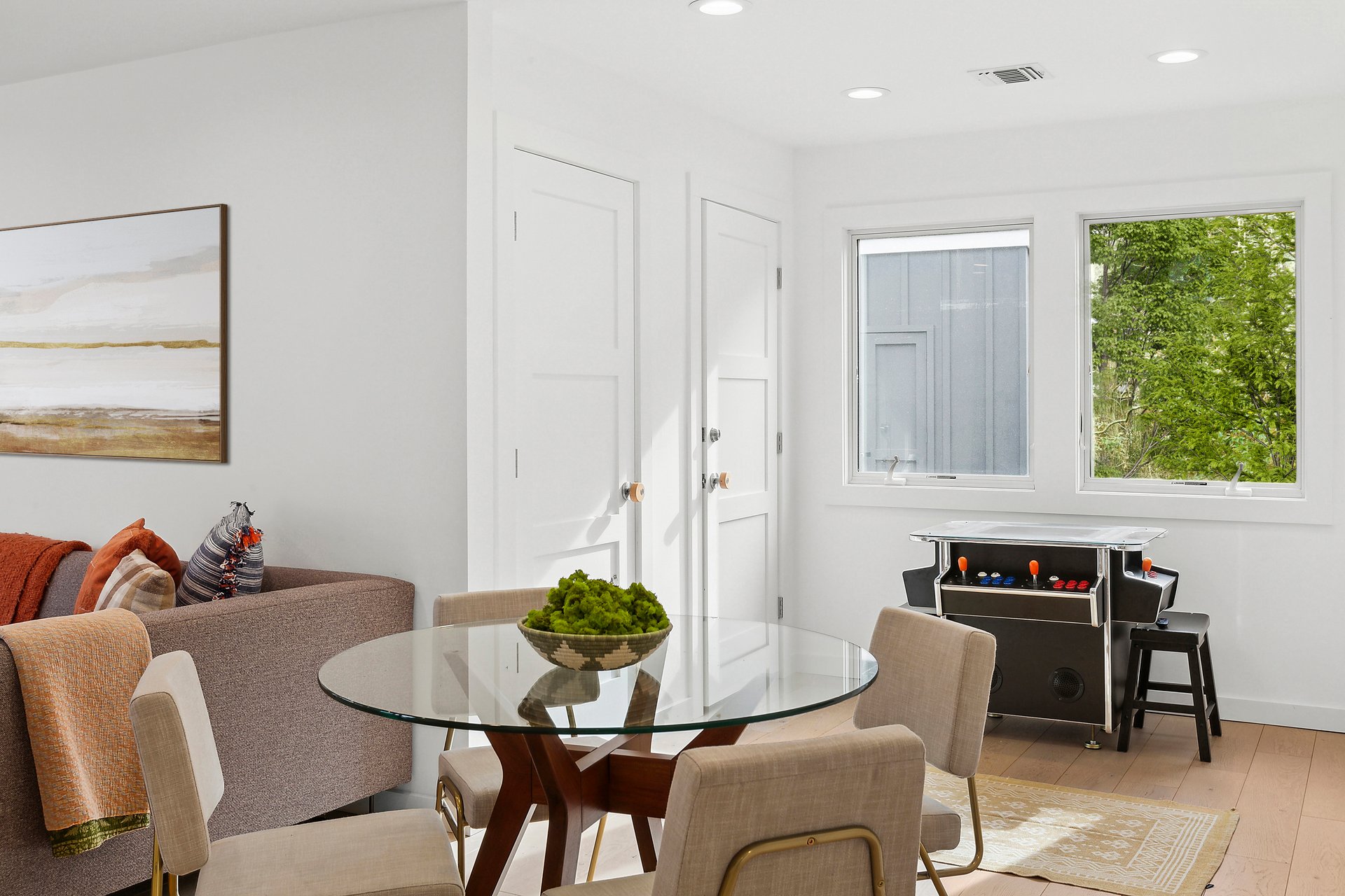 Expertly Re-Imagined Mid-Century Retreat in Sag Serene