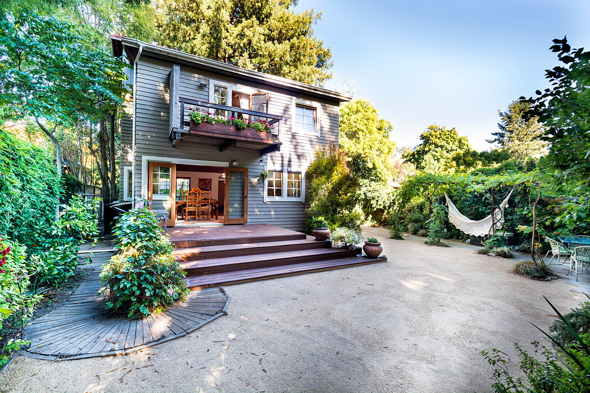 329 Kent Ave