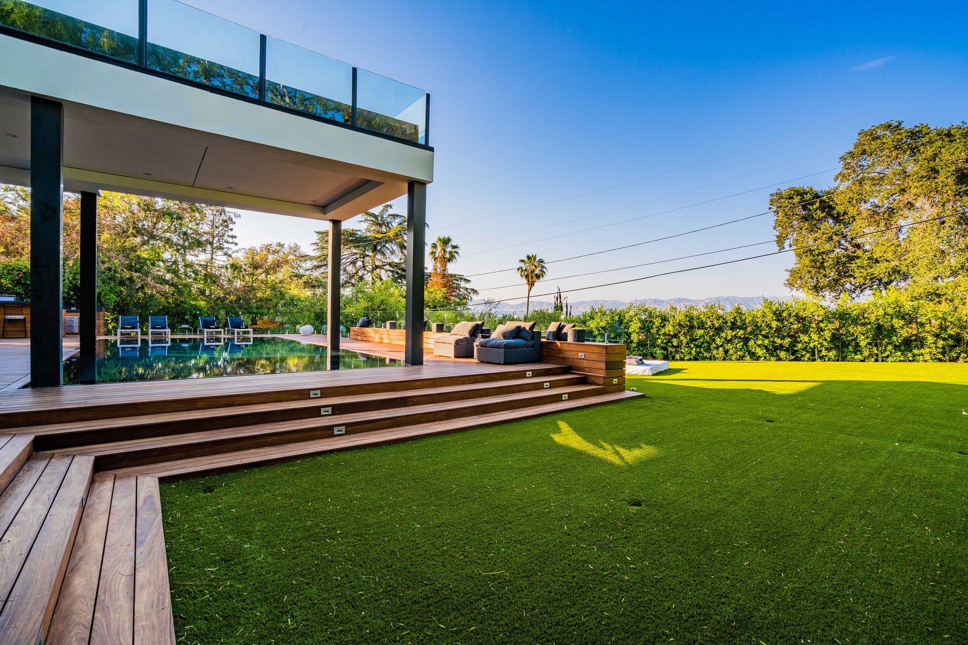 3958 Sunswept Dr
